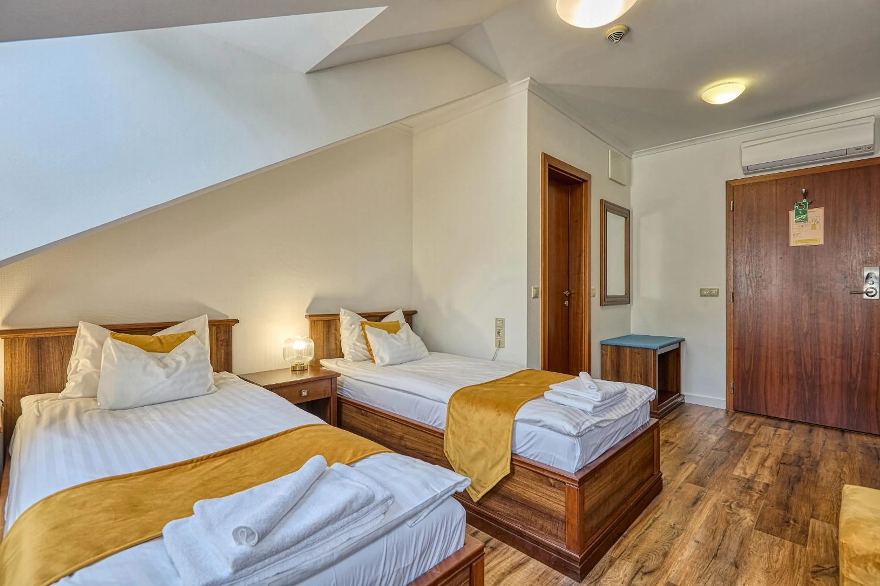 Standard Twin Room - single occupancy in Bassiana Hotel és Étterem