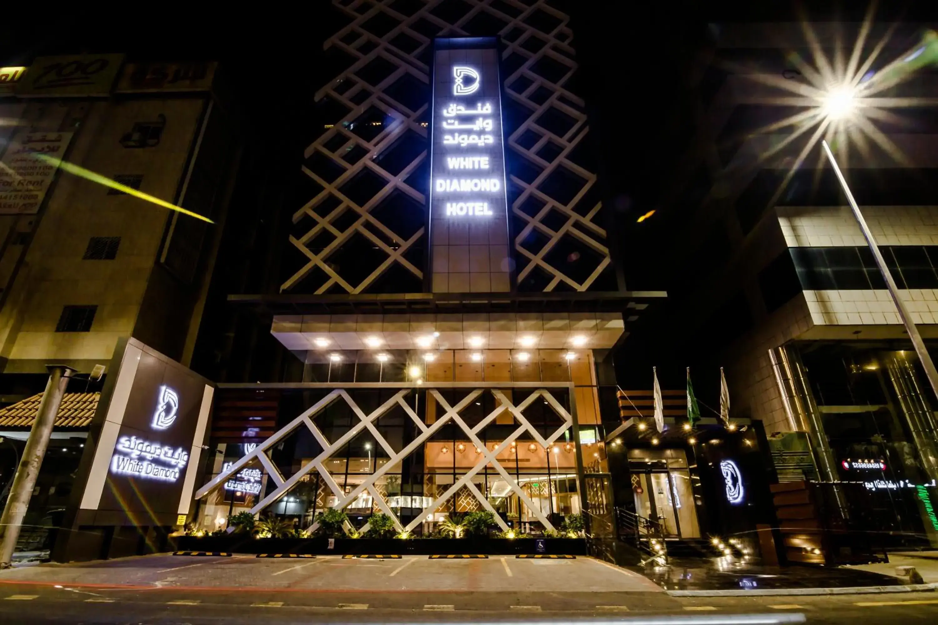 Facade/entrance in White Diamond Hotel Sari Facade/entrance in White Diamond Hotel Sari
