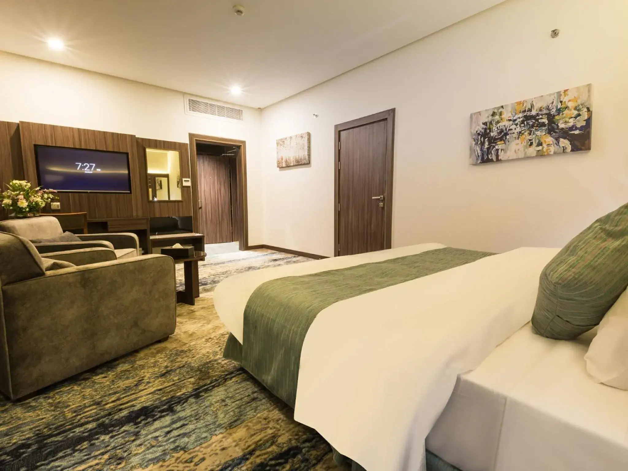 Deluxe King Room in White Diamond Hotel Sari Deluxe King Room in White Diamond Hotel Sari