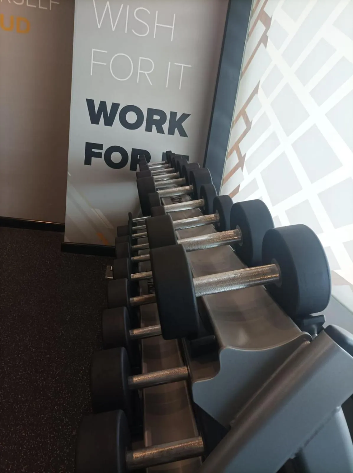 Fitness centre/facilities in White Diamond Hotel Sari