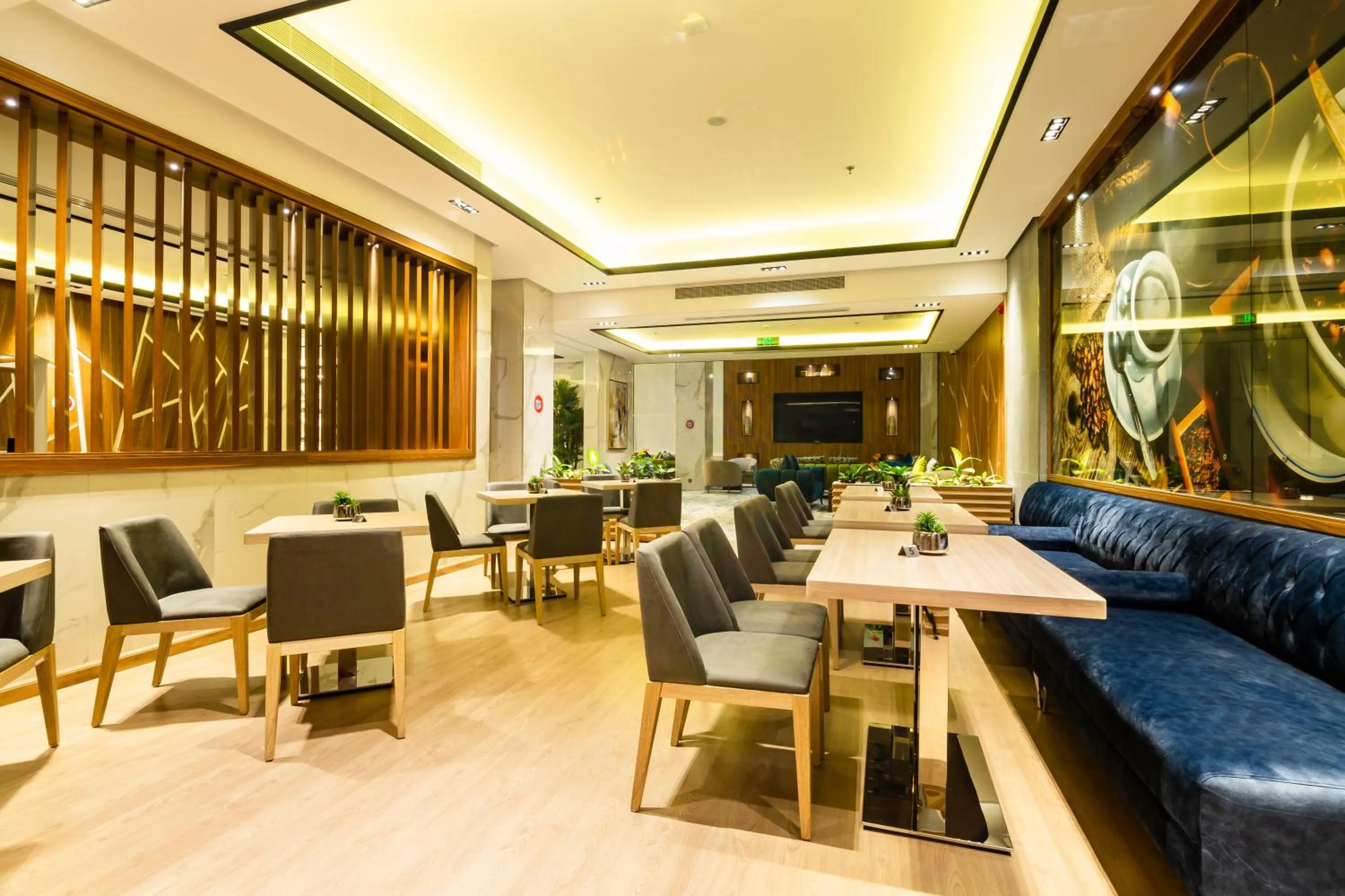 Restaurant/places to eat in Wow Diamond Hotel