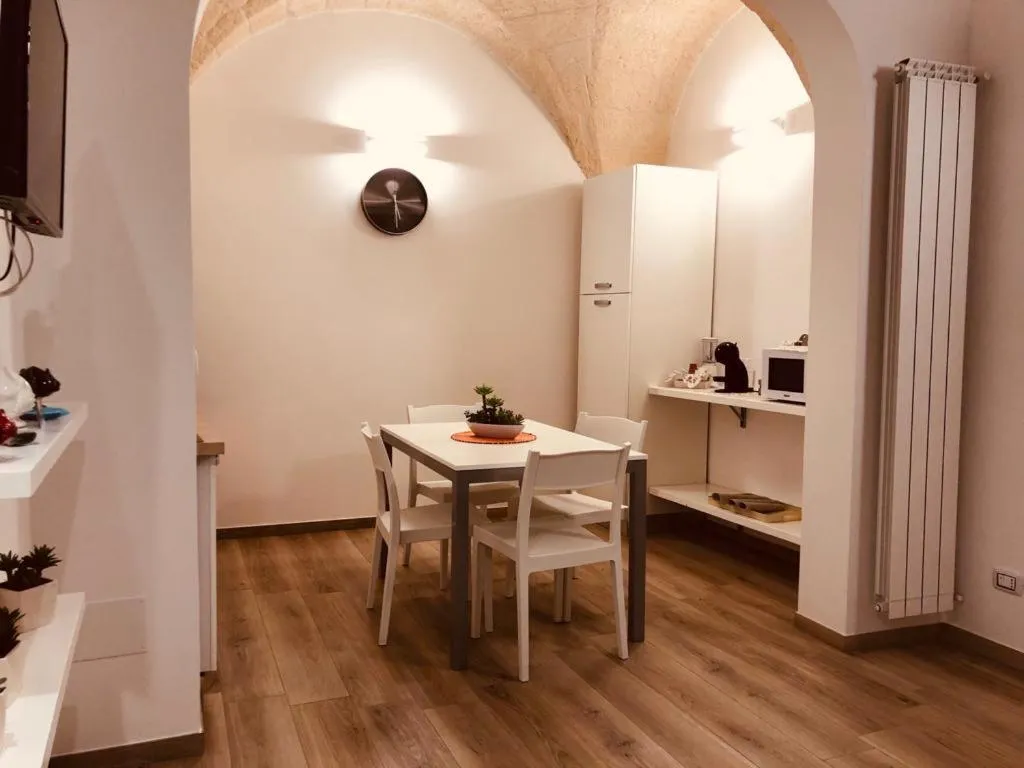 Communal kitchen in Mastropaolo42 Luxury B&B