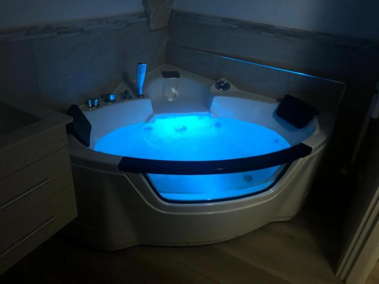 Hot Tub in Mastropaolo42 Luxury B&B