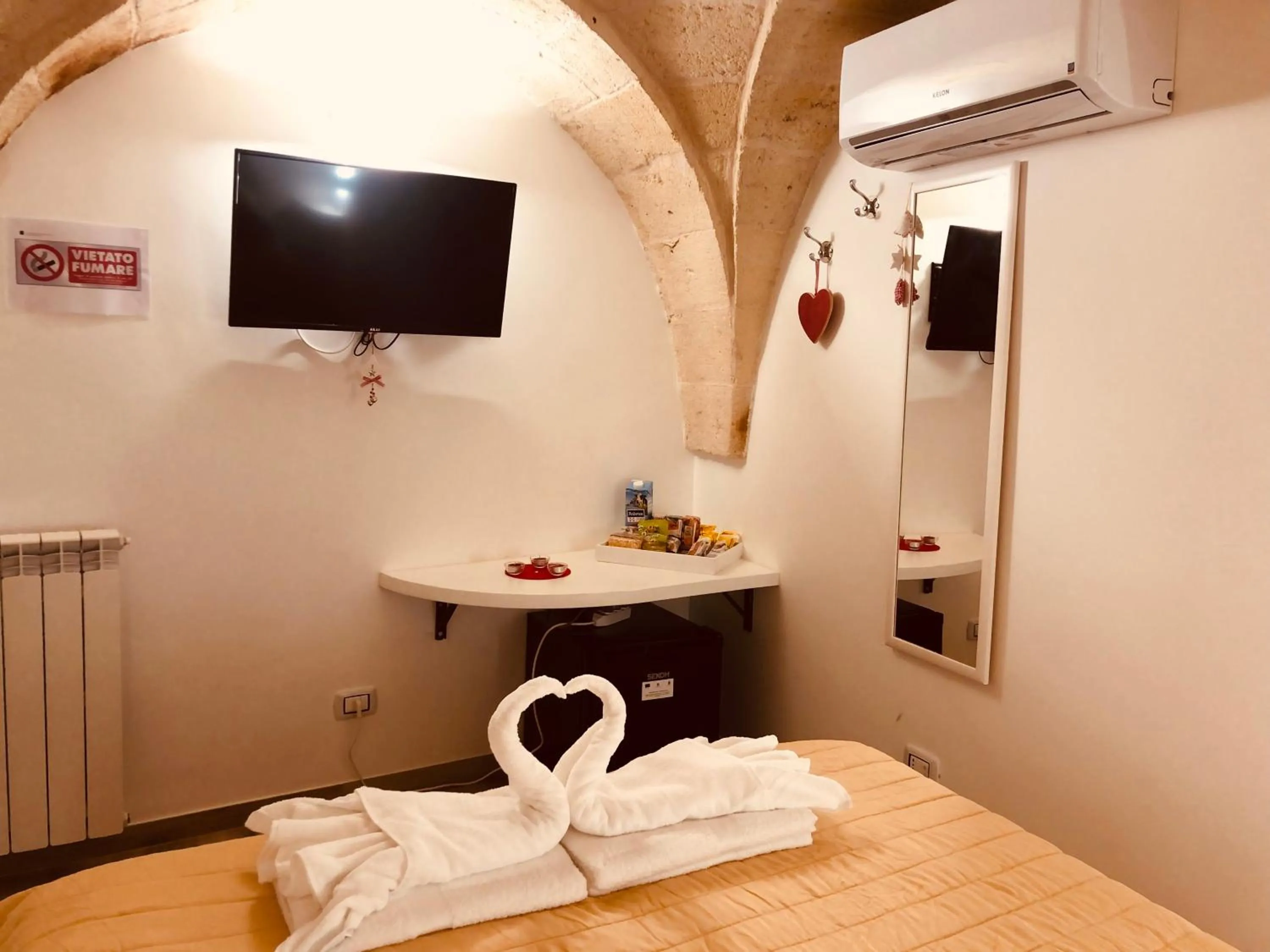 Bed in Mastropaolo42 Luxury B&B