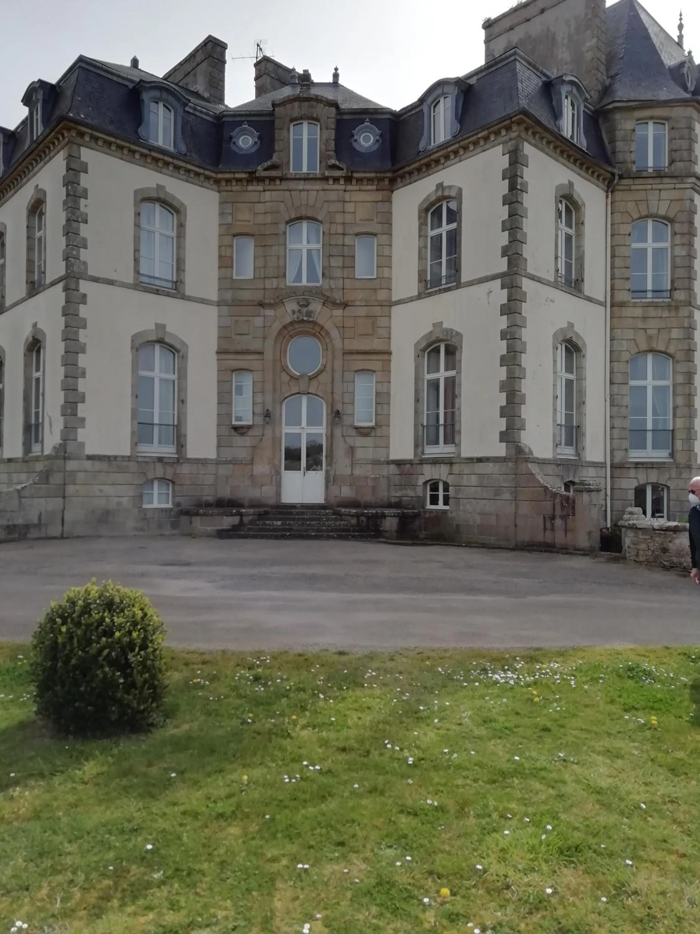 château de Locquéran Pierres et filets bleus