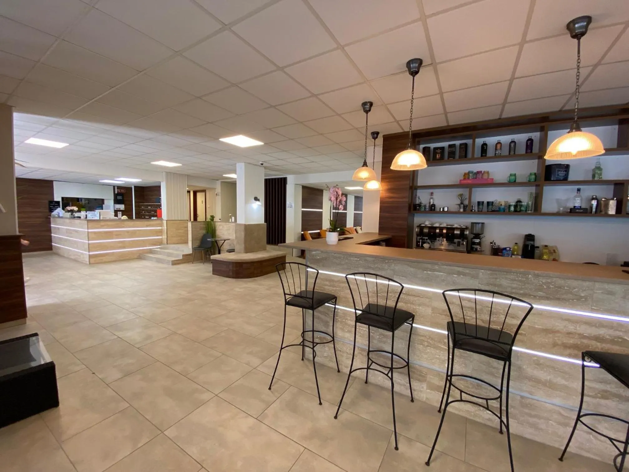 Restaurant/places to eat in Solaris Hotel