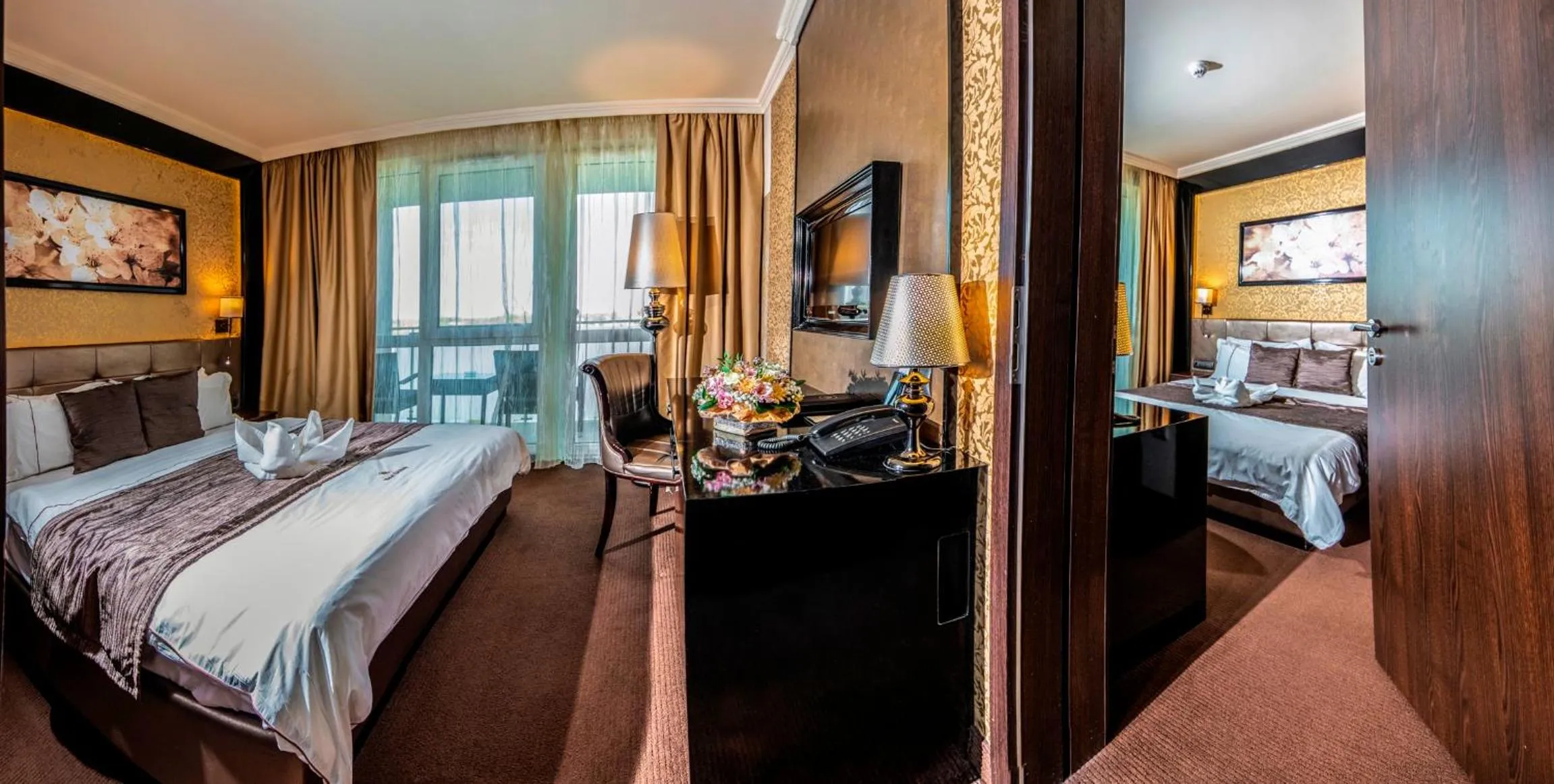 Photo of the whole room, Bed in Hotel Délibáb