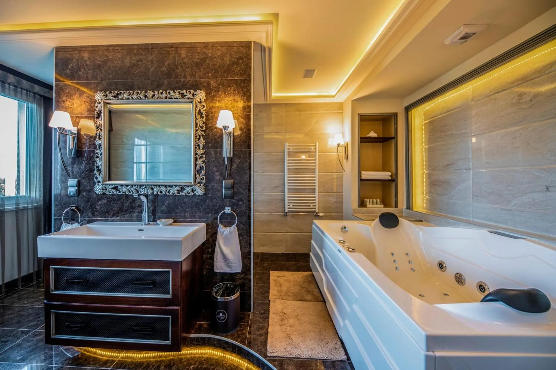 Toilet in Hotel Délibáb