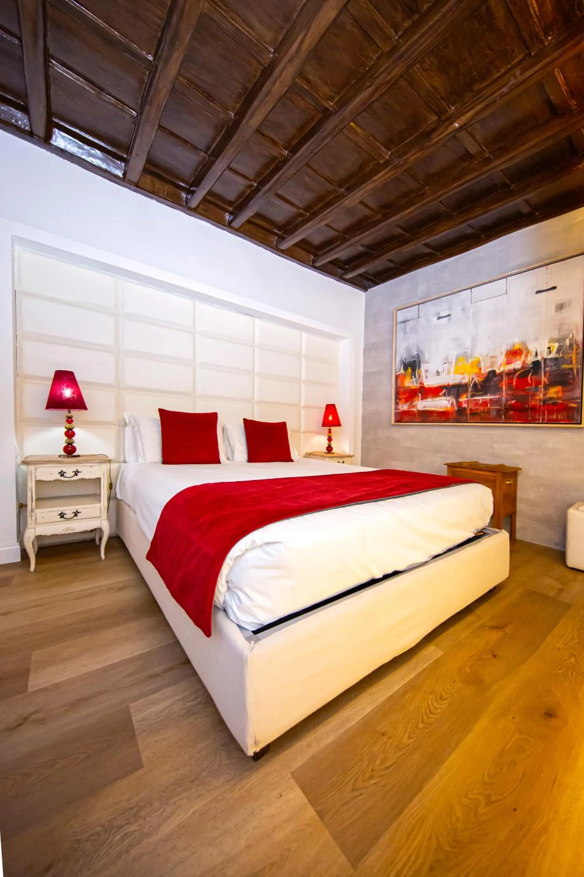 Bed in Corso Suite 107 Rooms Wellness & Spa