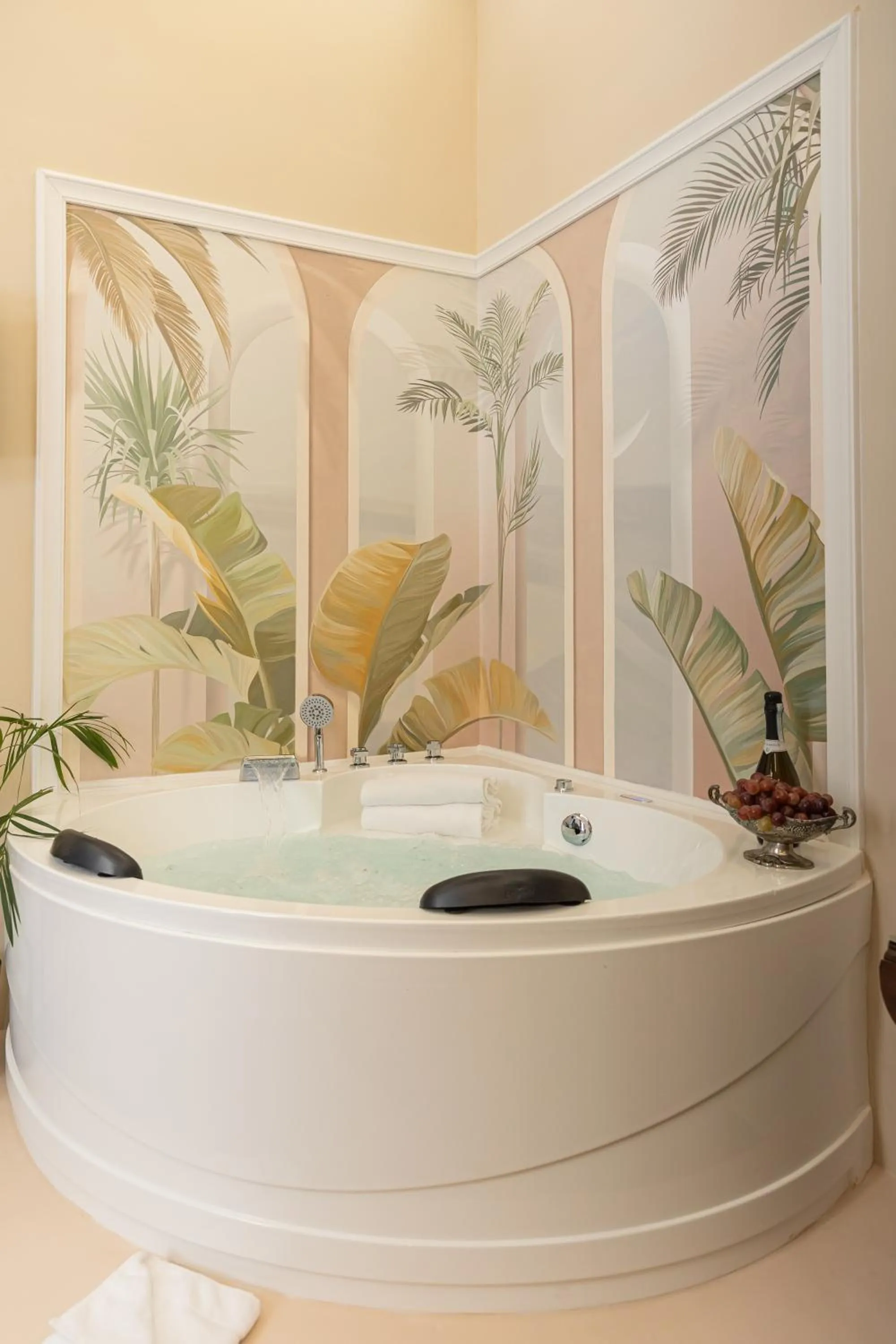 Hot Tub in Corso Suite 107 Rooms Wellness & Spa