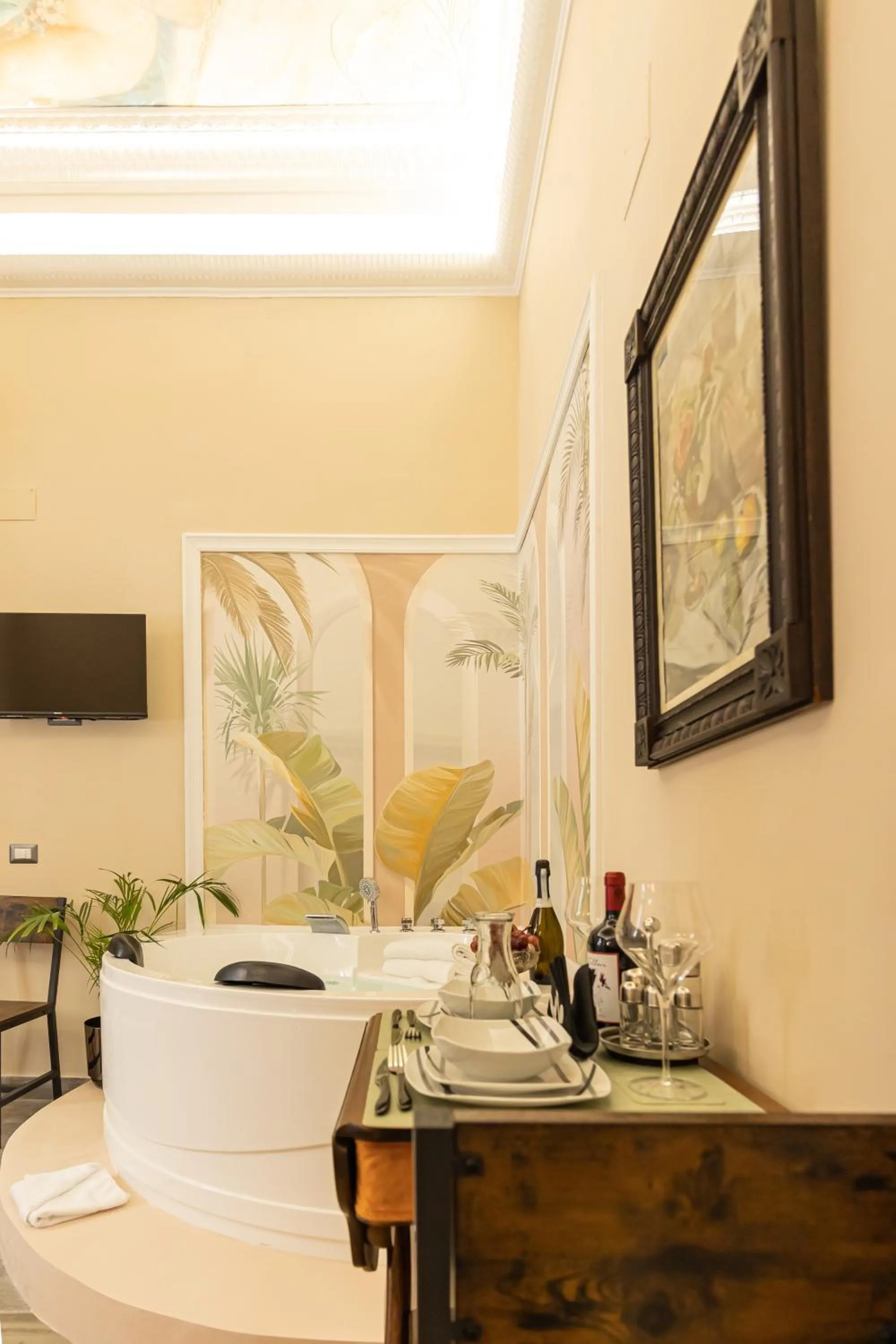 Hot Tub in Corso Suite 107 Rooms Wellness & Spa