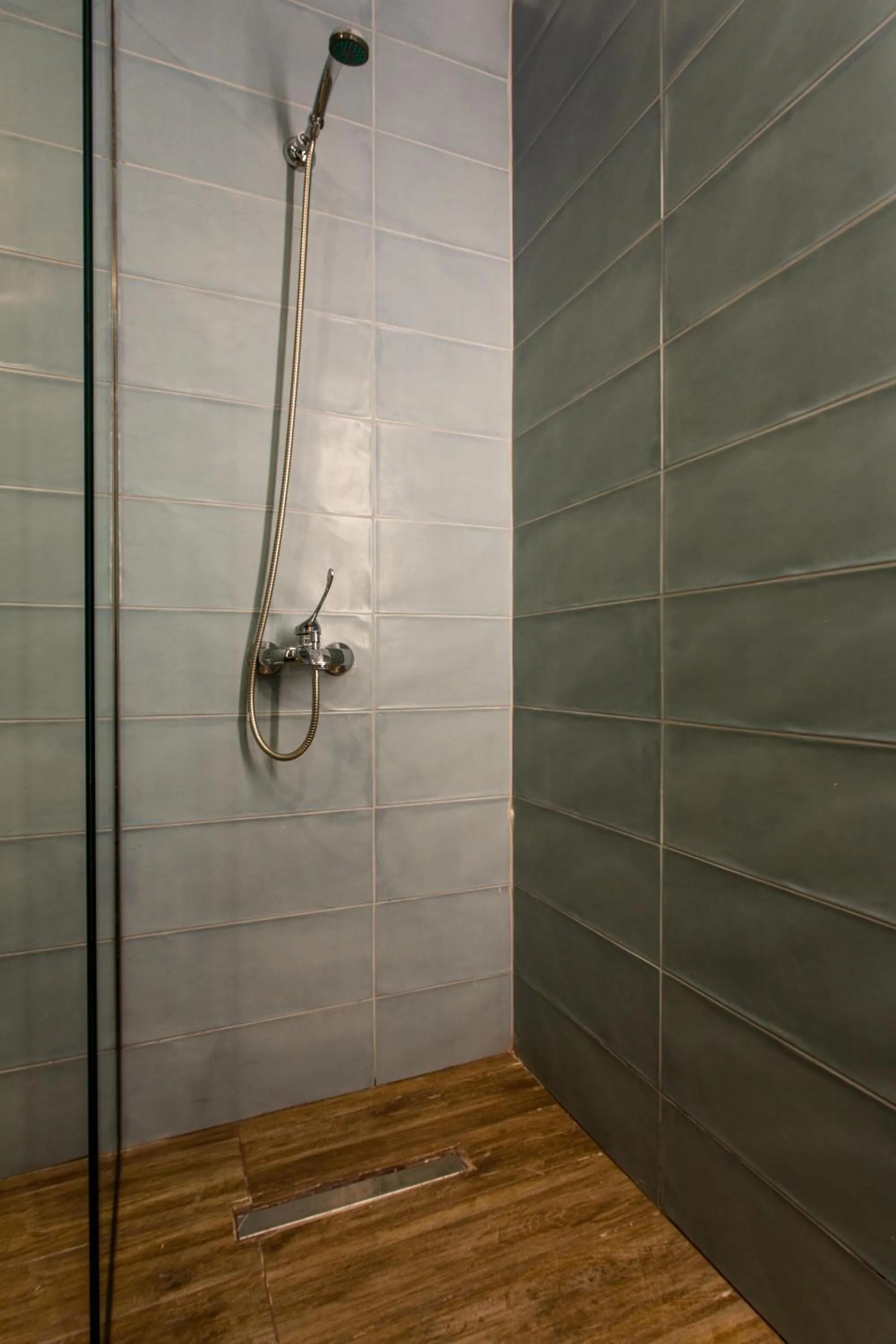 Leone Suites