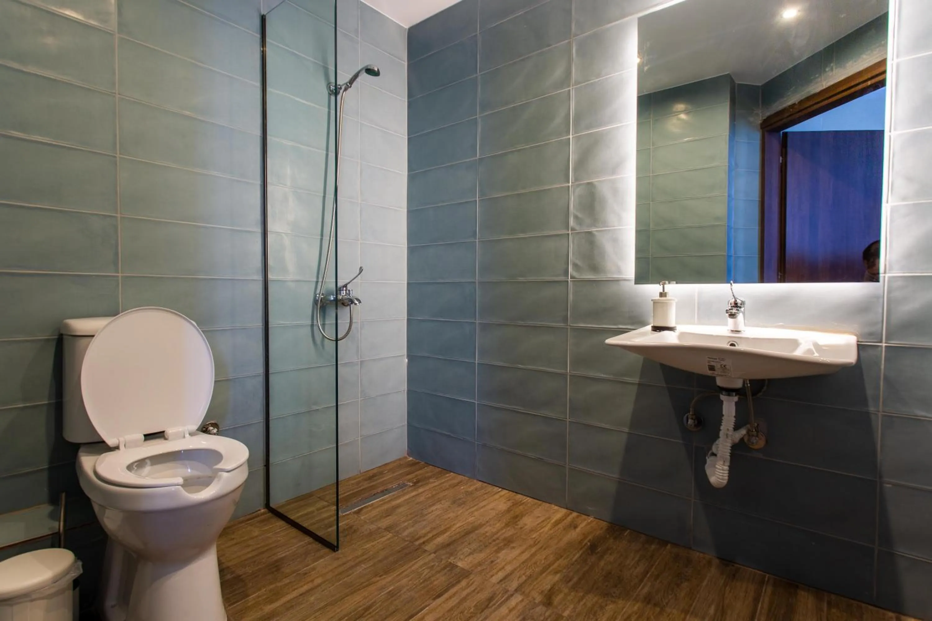 Leone Suites