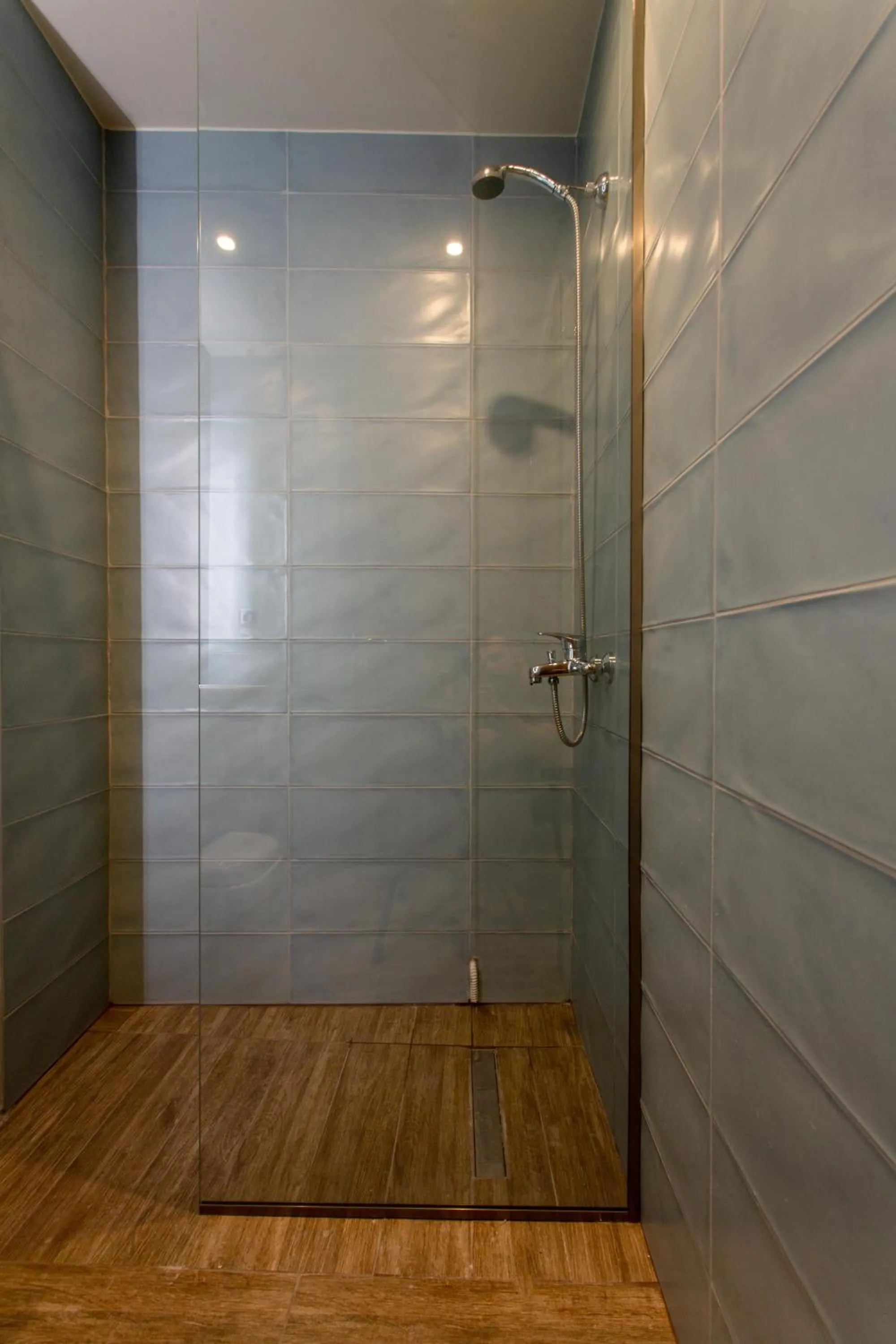Leone Suites