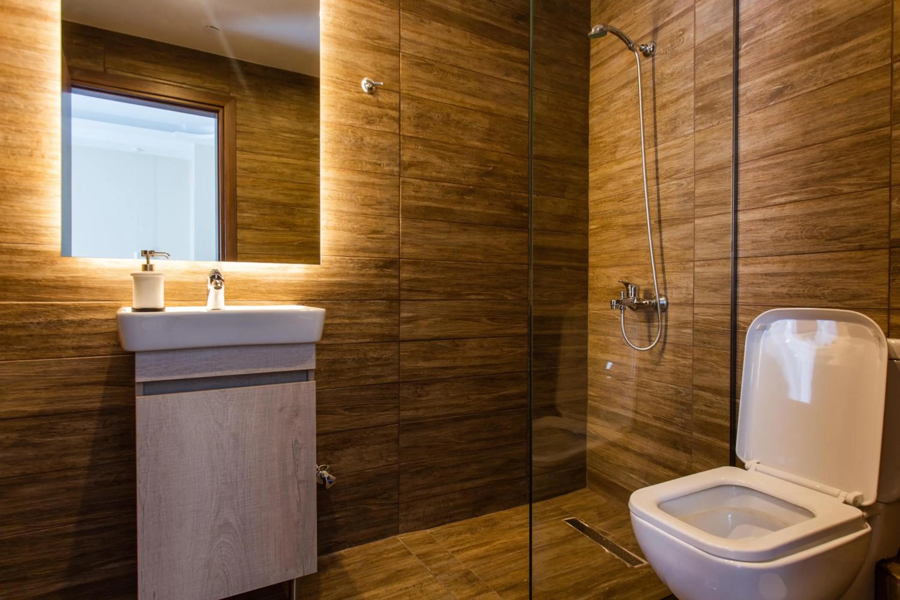 Leone Suites