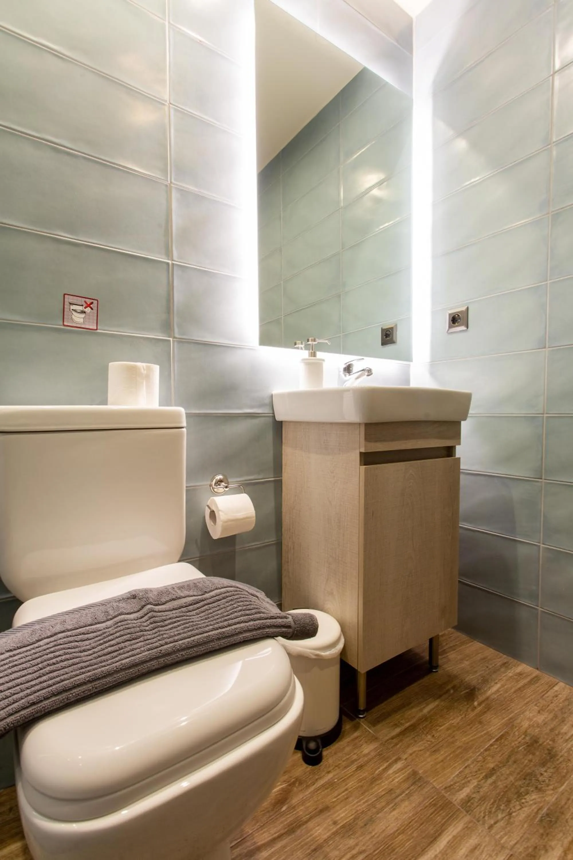 Leone Suites