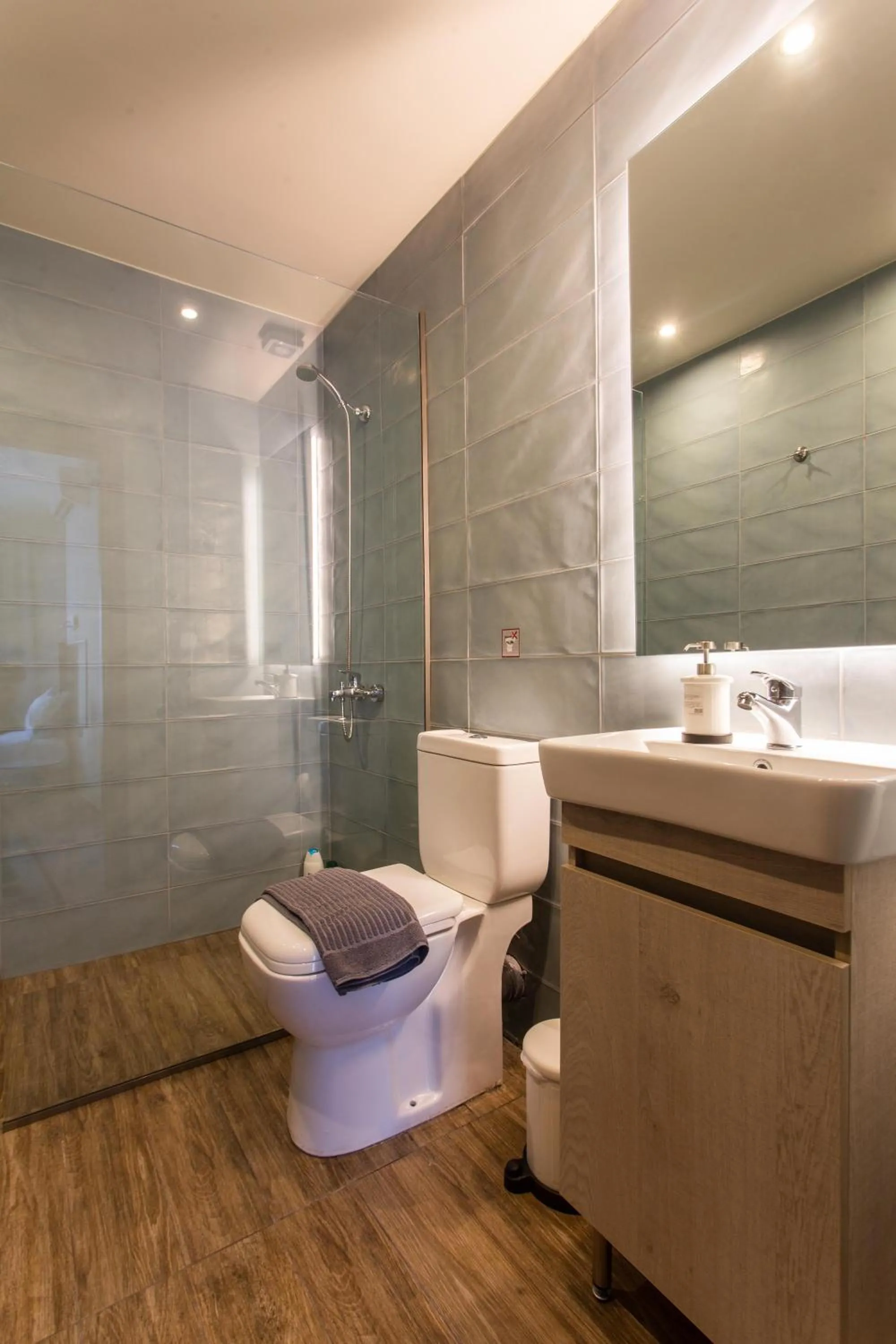 Leone Suites