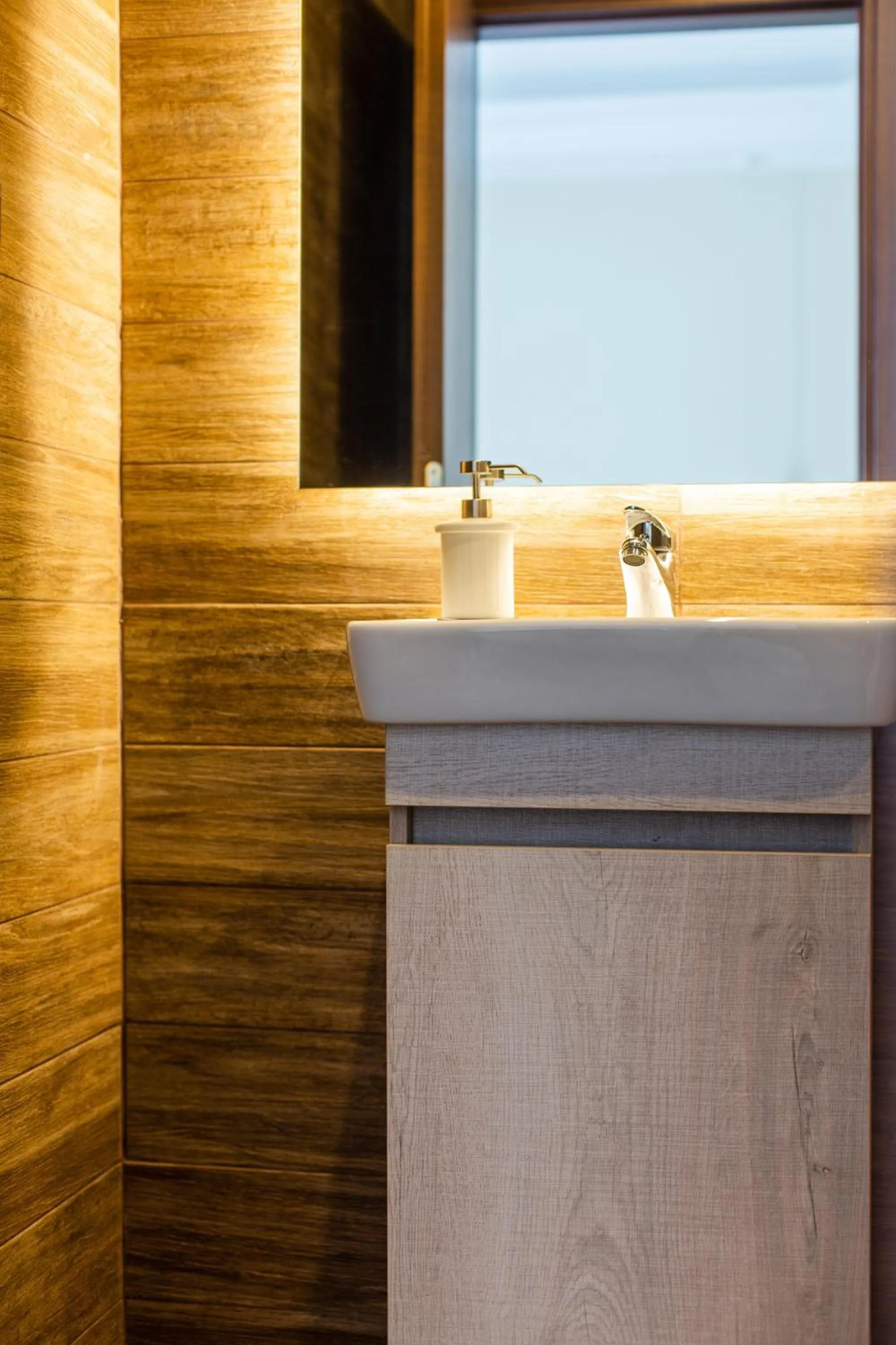 Leone Suites