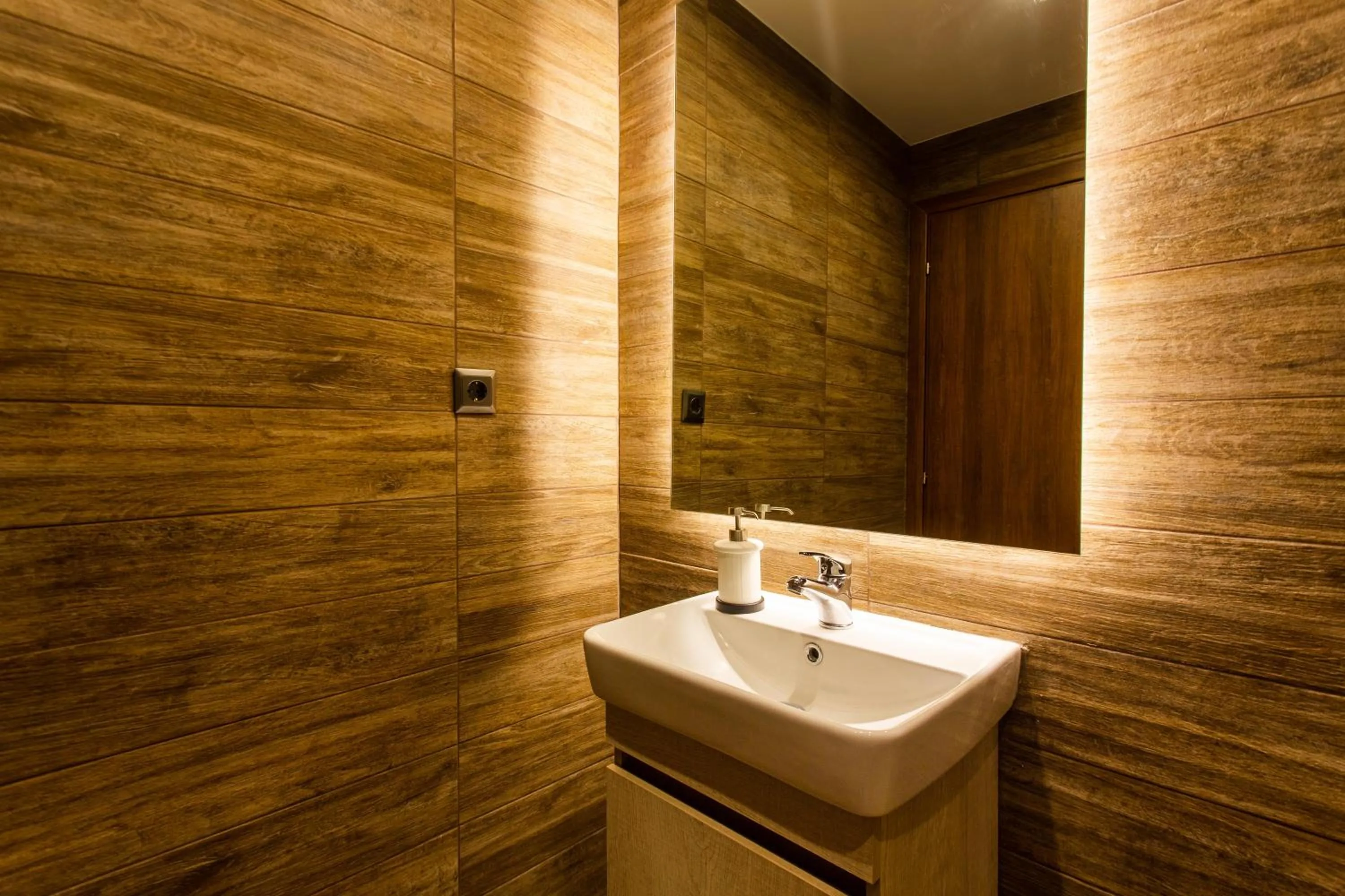 Leone Suites