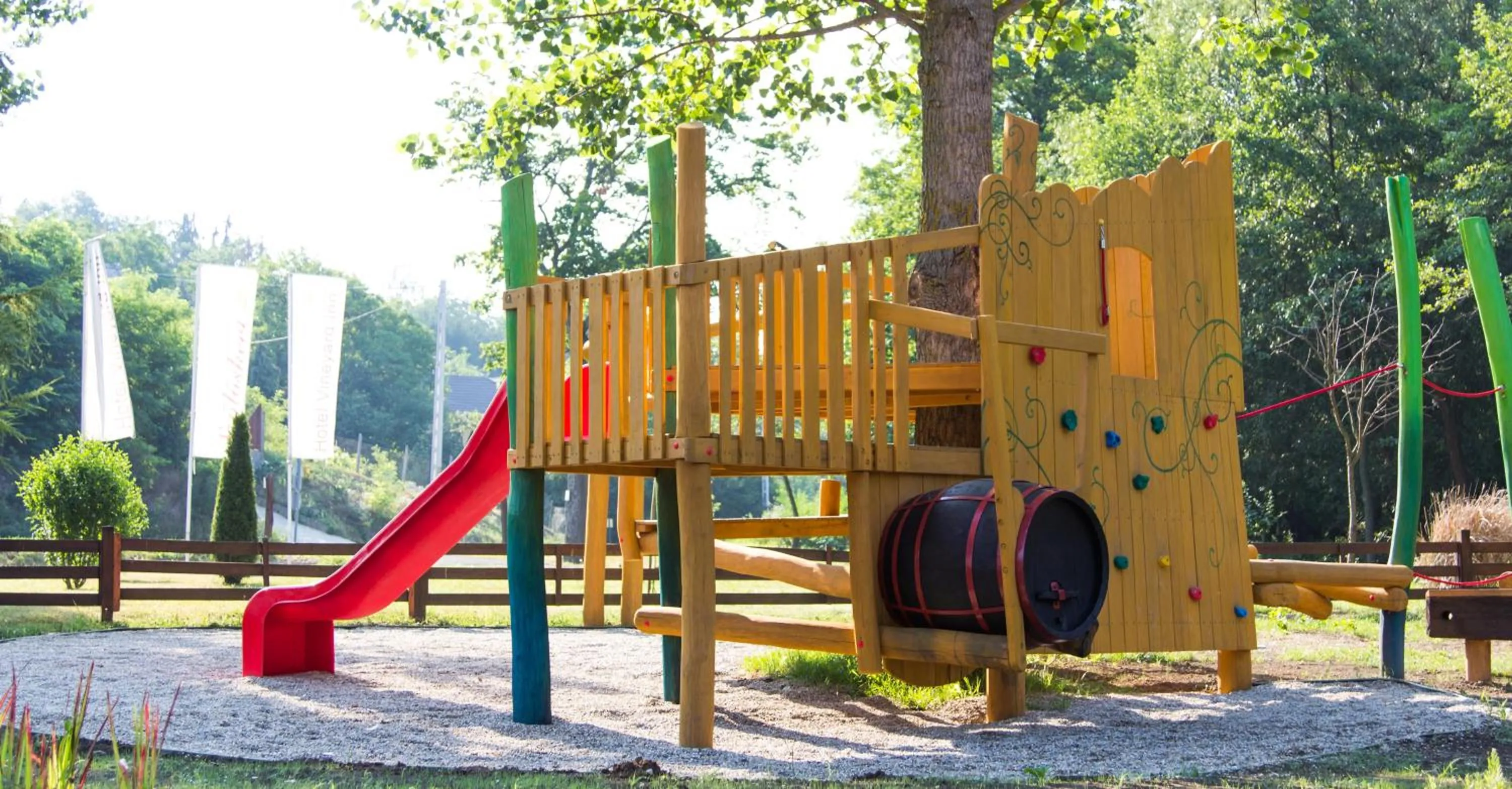 Children play ground in Hotel Vineyard Inn - Szőlőskert