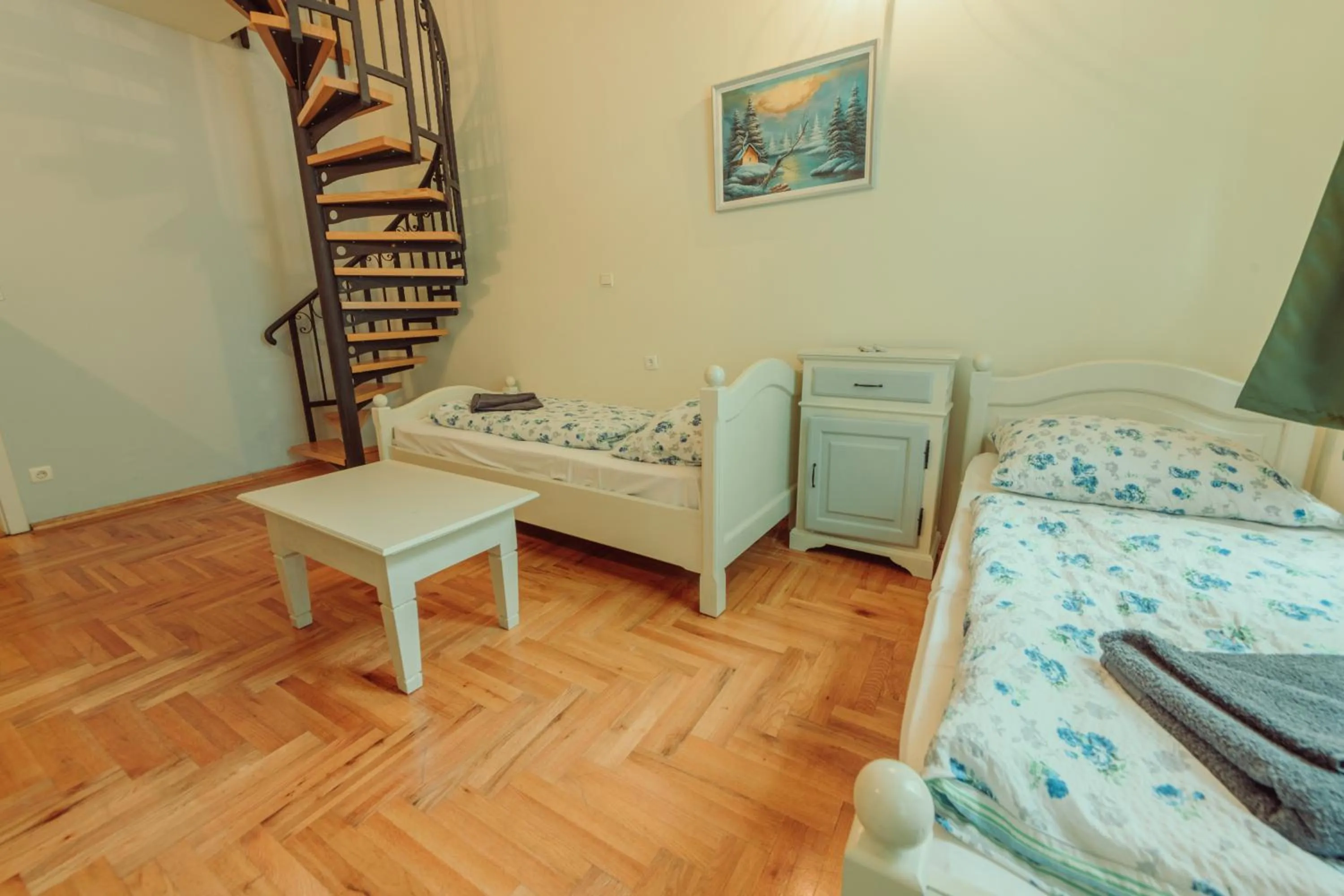 Living room, Bed in Pater Apartments and Rooms