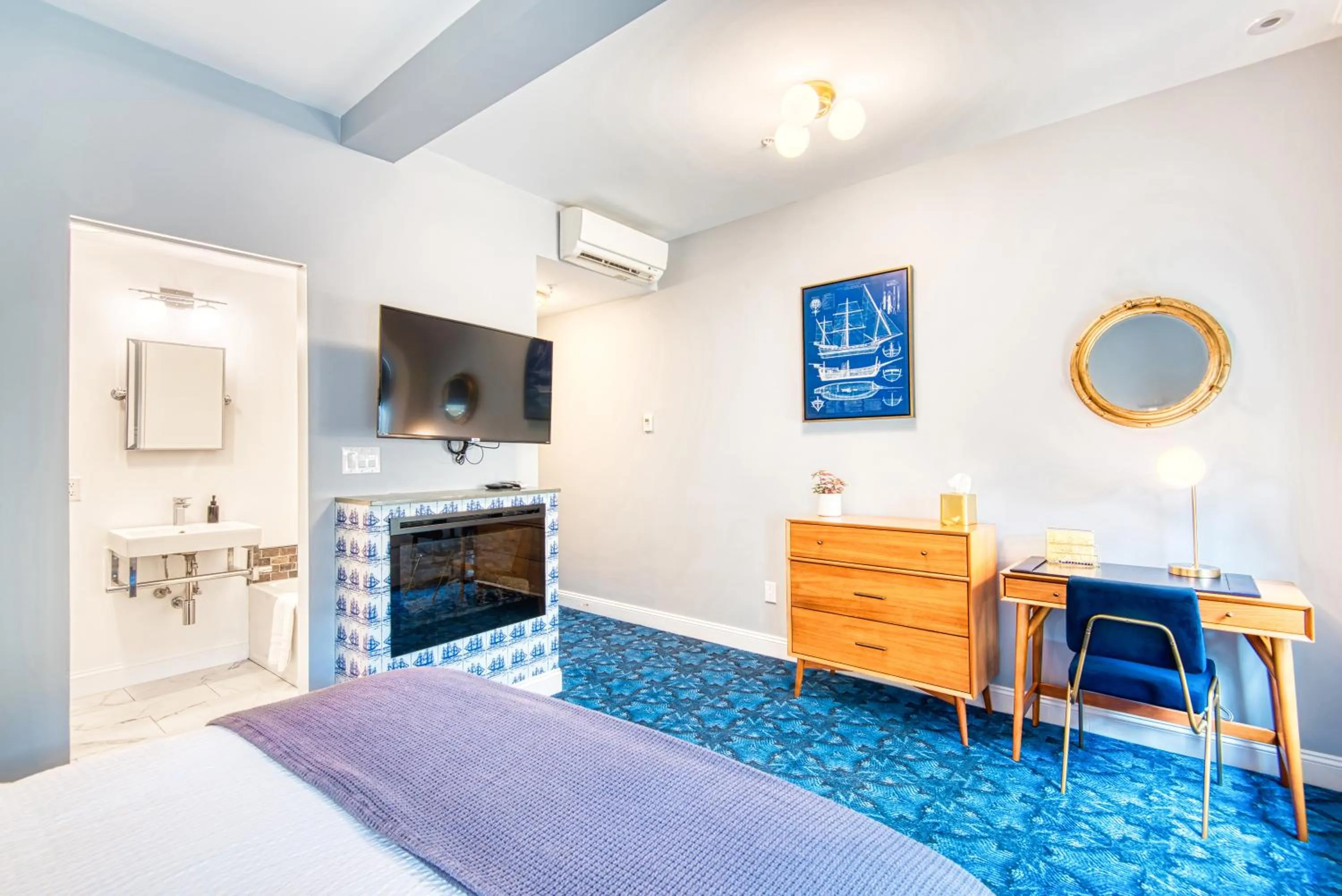 TV and multimedia, Bed in The Hudson Whaler