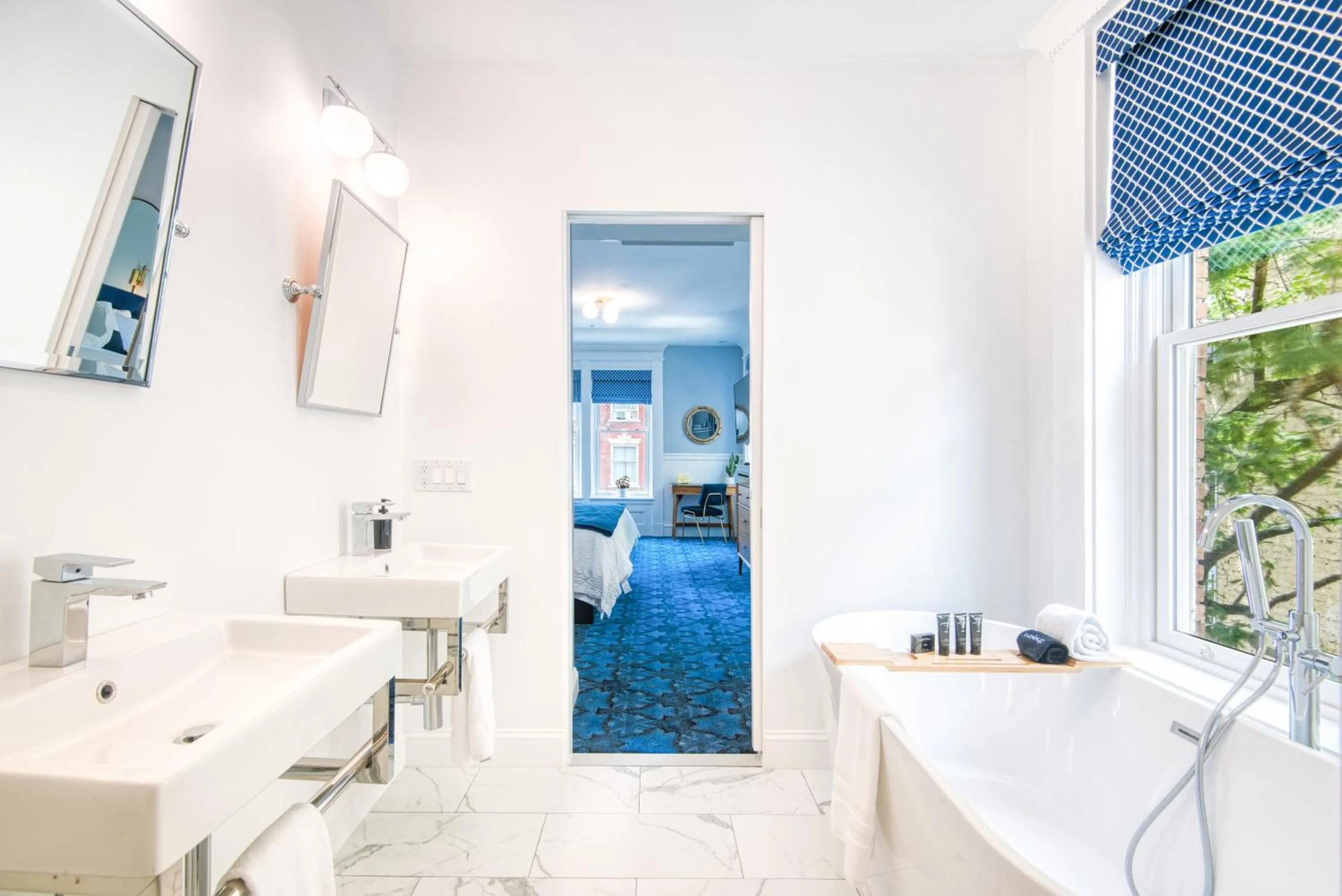 Bathroom in The Hudson Whaler