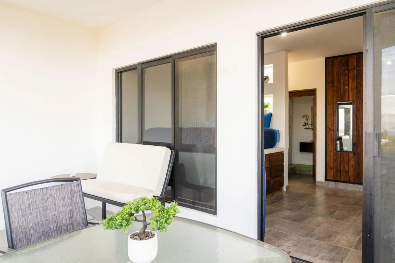 Casa Arrecife - Dorado Suite, Fast Wifi & Balcony! Beach is steps away!