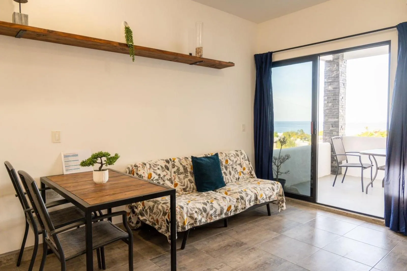 Casa Arrecife - Dorado Suite, Fast Wifi & Balcony! Beach is steps away!