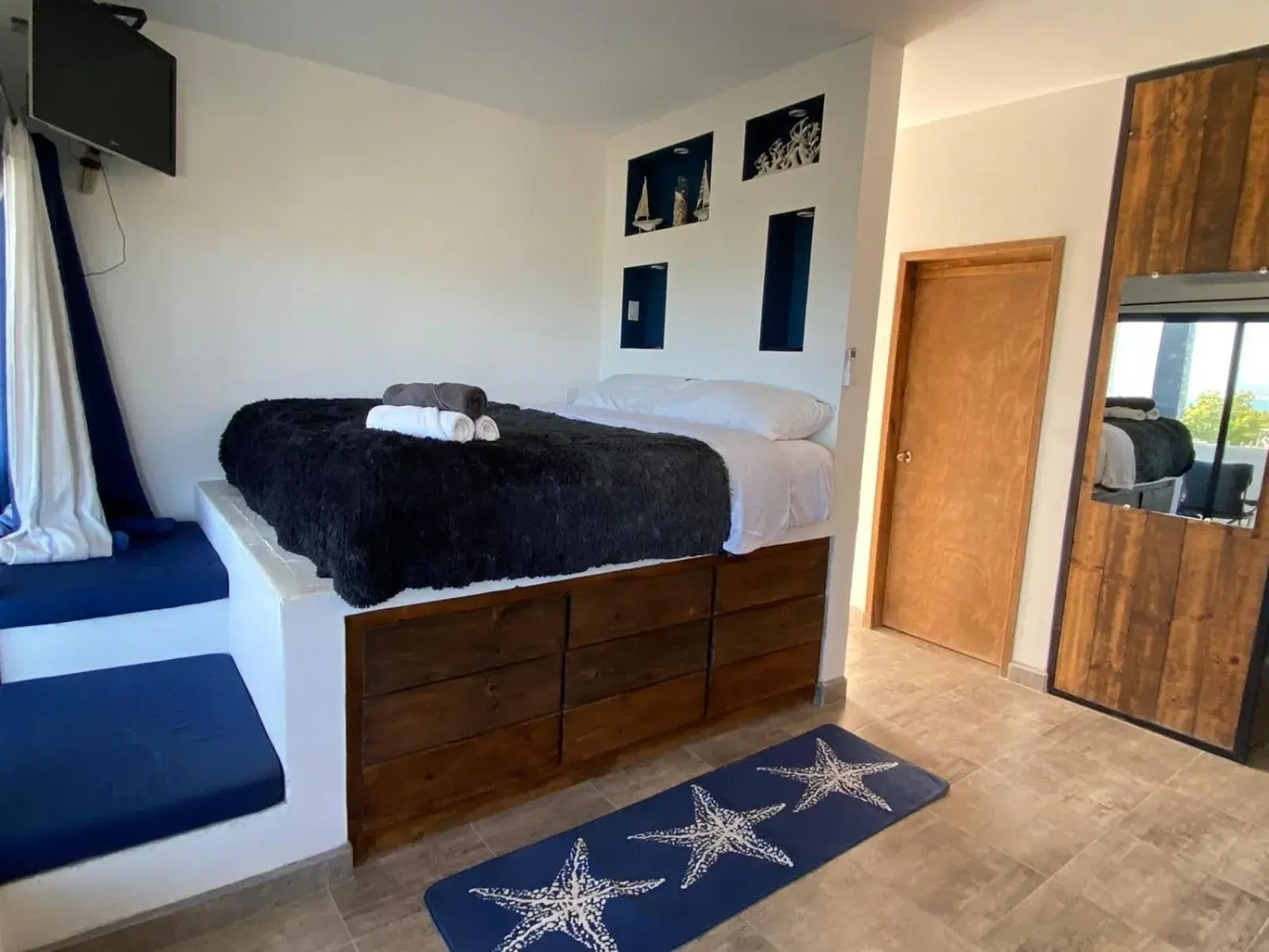 Casa Arrecife - Dorado Suite, Fast Wifi & Balcony! Beach is steps away! Casa Arrecife - Dorado Suite, Fast Wifi & Balcony! Beach is steps away!