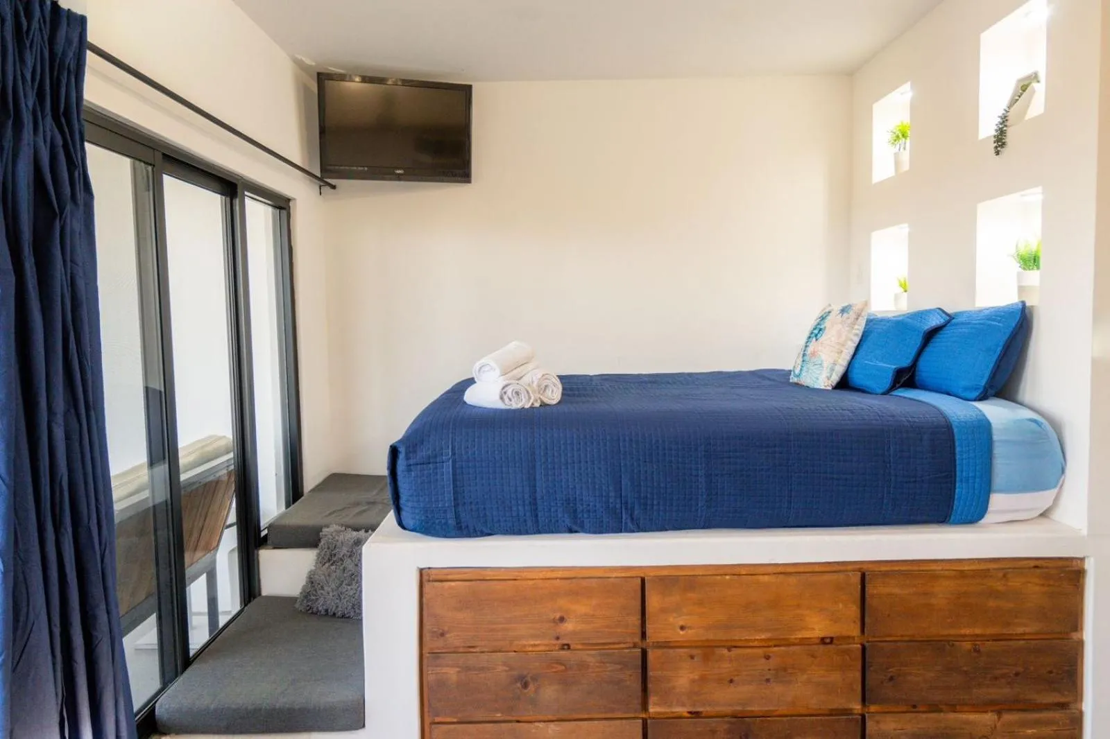 Bed in Casa Arrecife - Dorado Suite, Fast Wifi & Balcony! Beach is steps away!