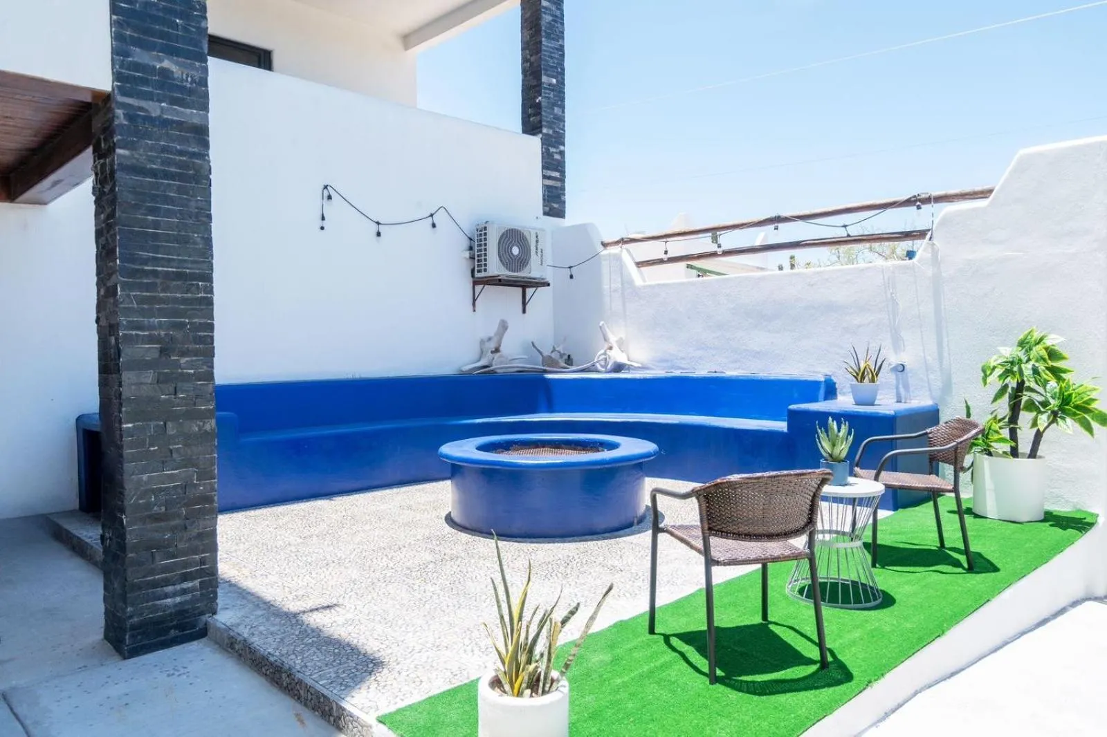 Casa Arrecife - Dorado Suite, Fast Wifi & Balcony! Beach is steps away!