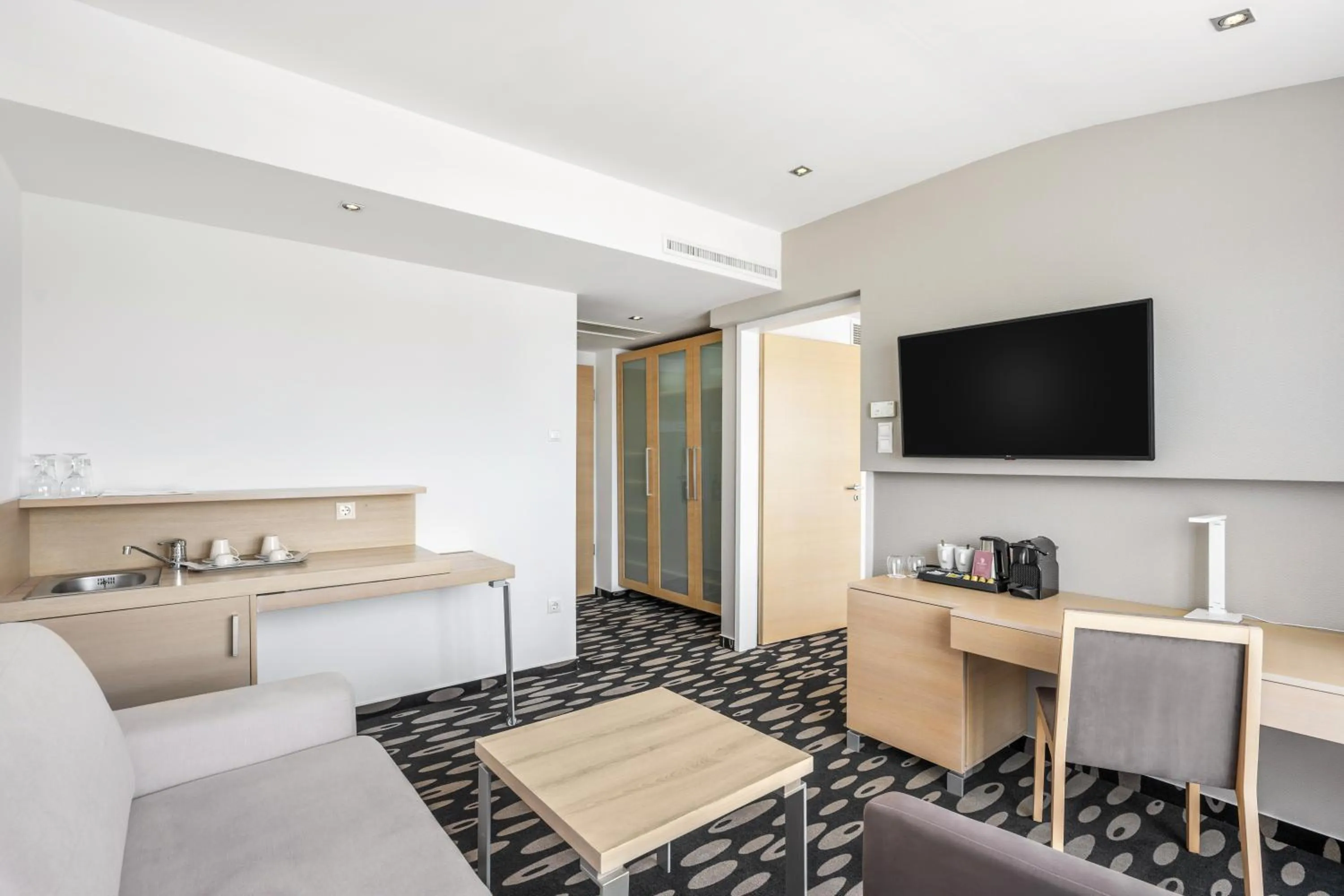 TV and multimedia, Bed in Park Inn by Radisson Sarvar Resort & Spa - All Inclusive