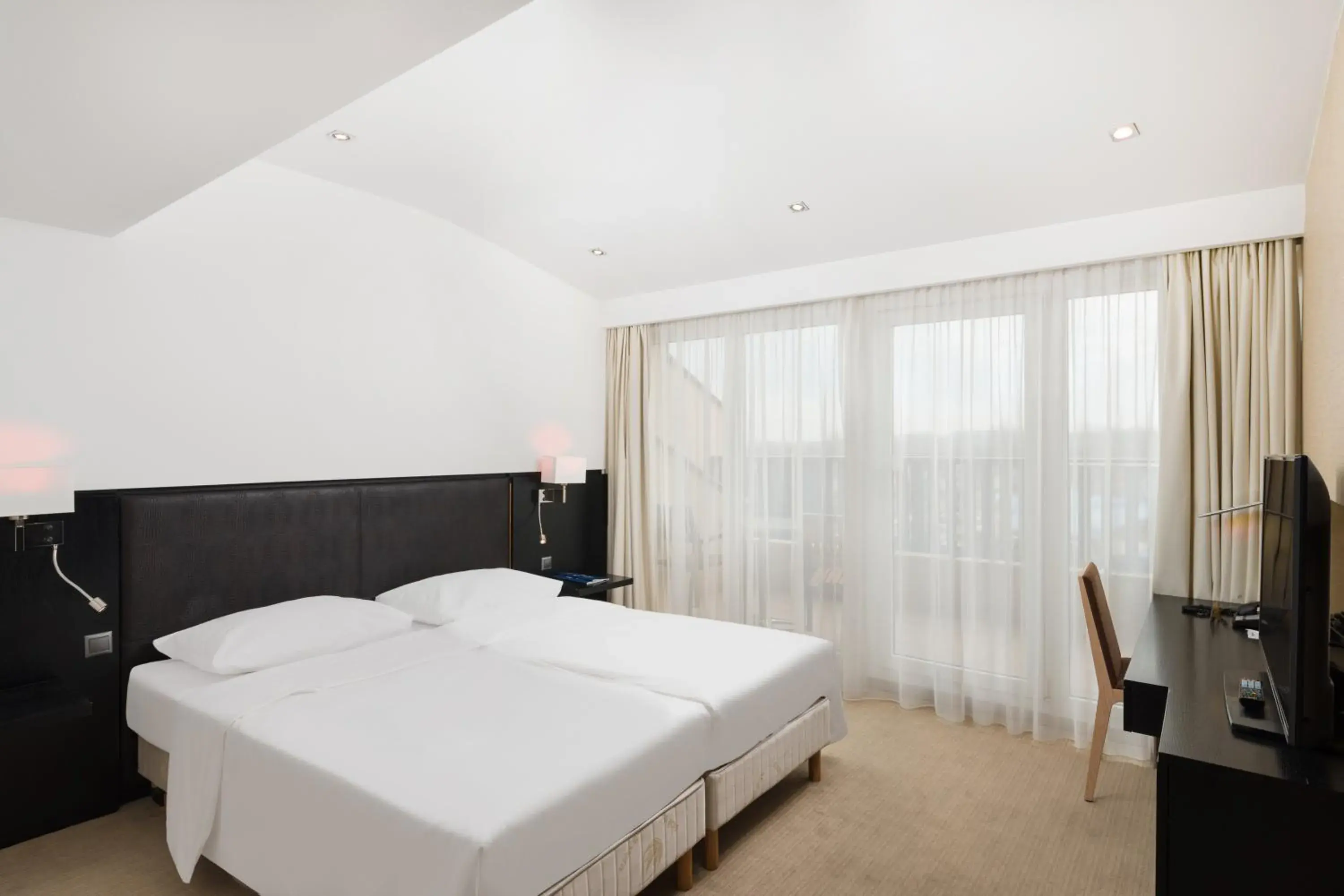 Property building, Bed in Park Inn by Radisson Sarvar Resort & Spa - All Inclusive Property building, Bed in Park Inn by Radisson Sarvar Resort & Spa - All Inclusive
