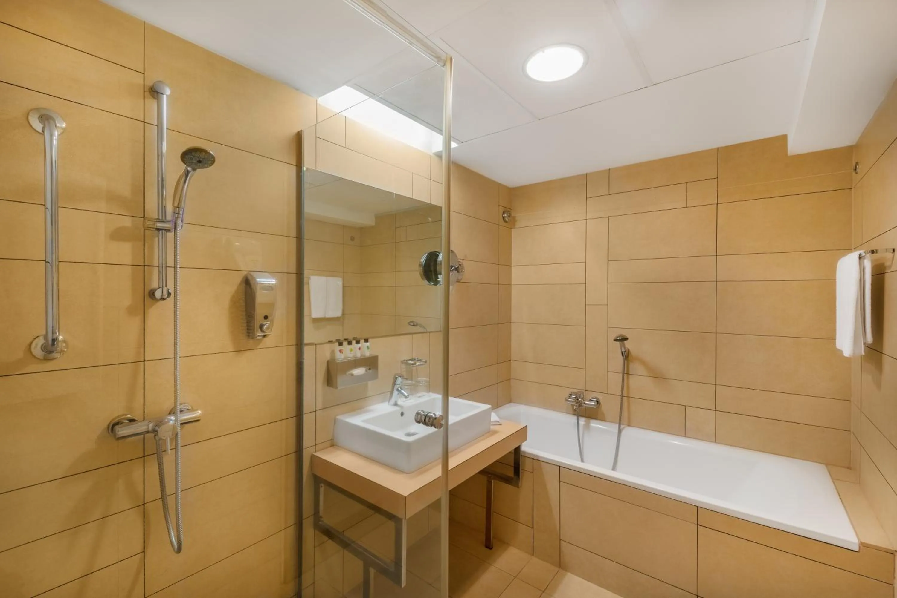 Shower in Park Inn by Radisson Sarvar Resort & Spa - All Inclusive