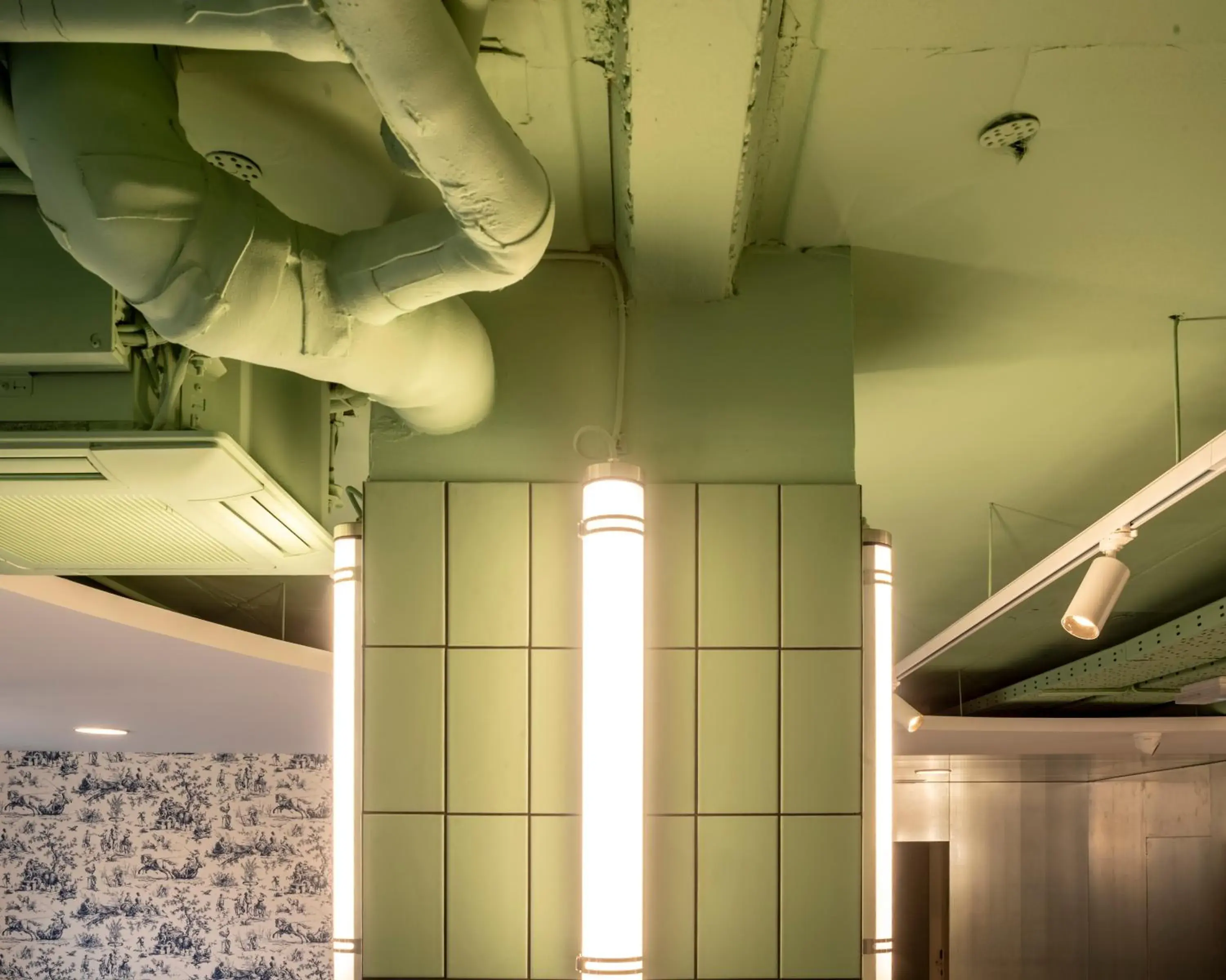 Lobby or reception in Loop INN Hostel Santiago de Compostela Lobby or reception in Loop INN Hostel Santiago de Compostela