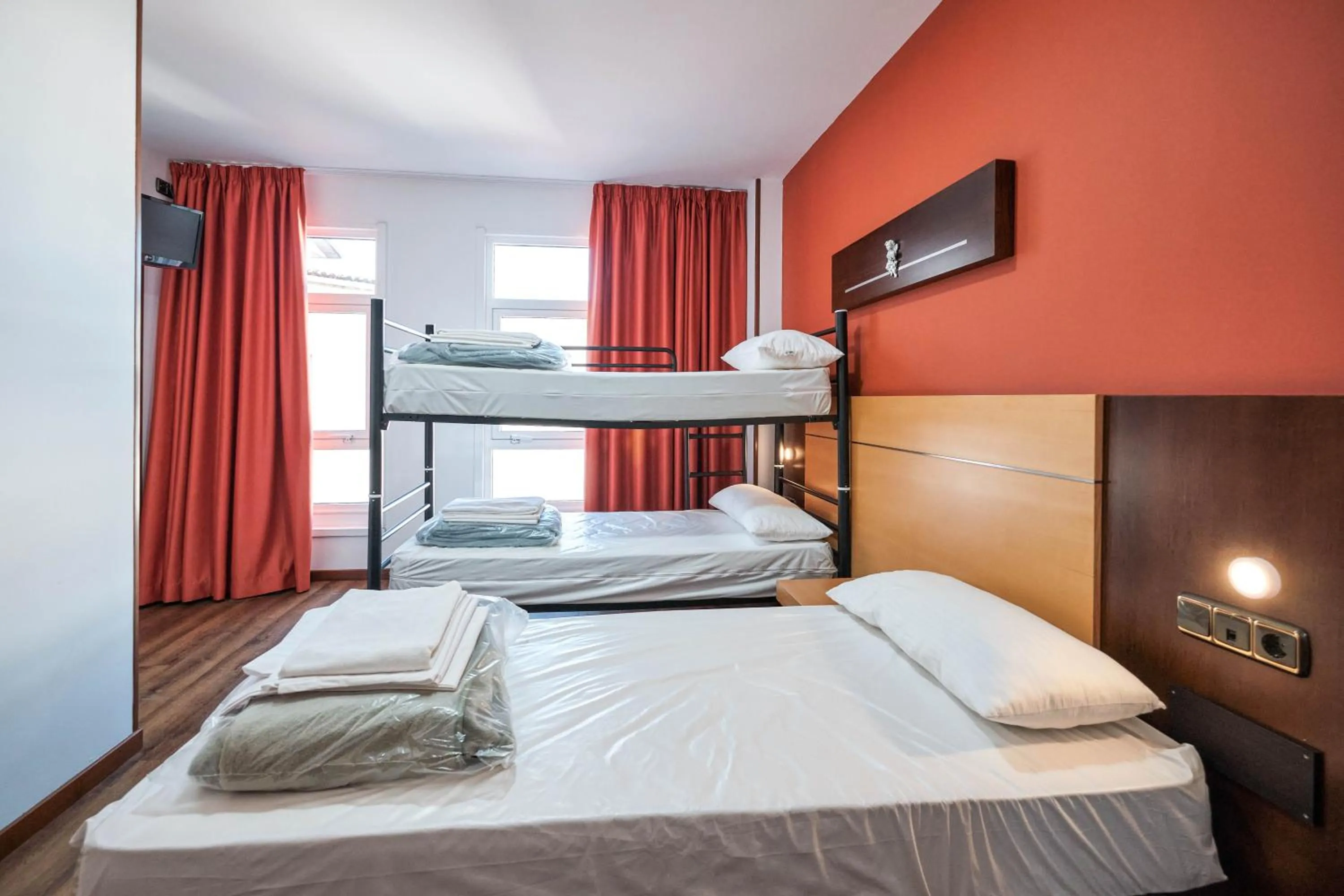 TV and multimedia, Bed in Loop INN Hostel Santiago de Compostela