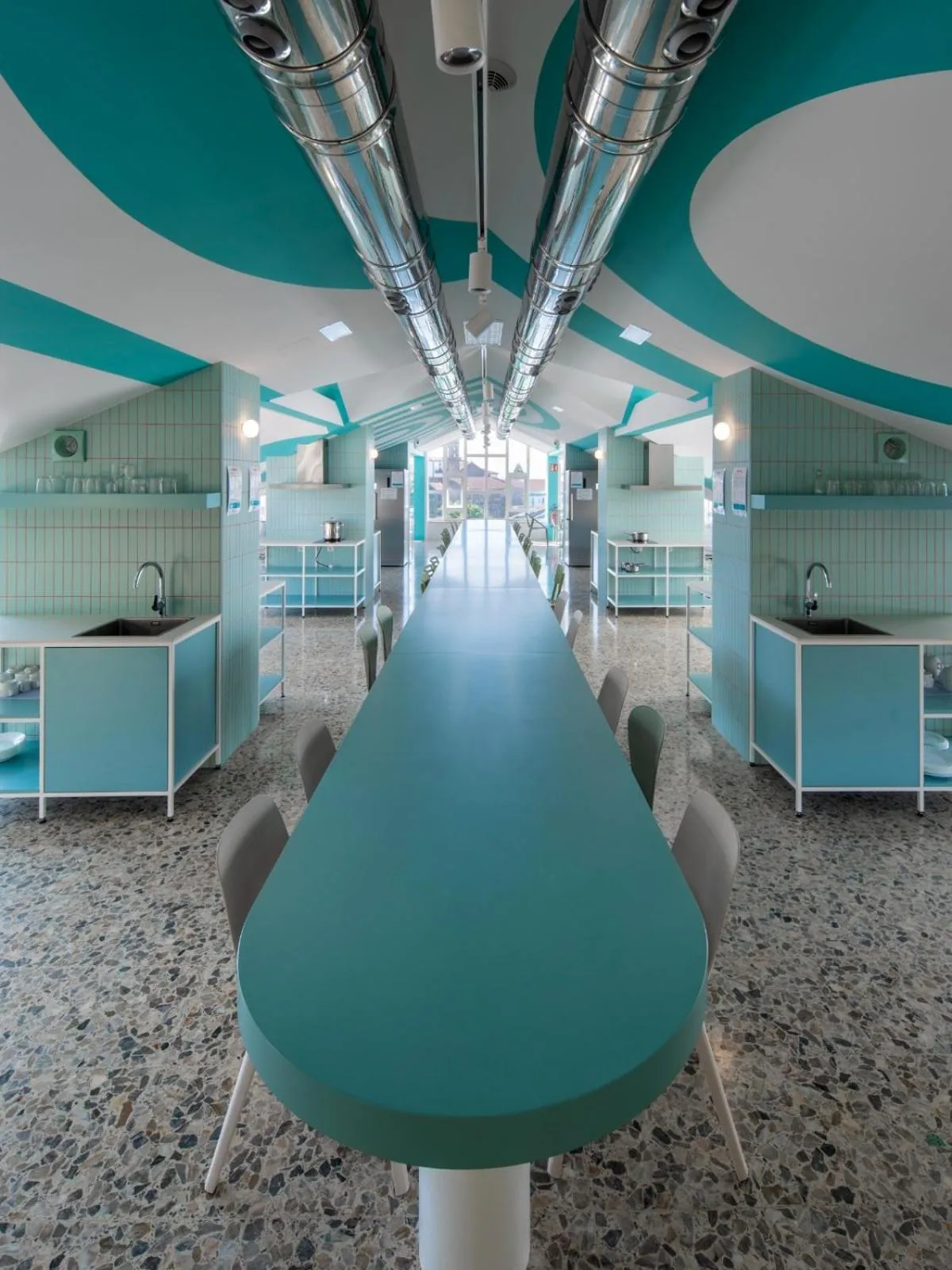 Dining area in Loop INN Hostel Santiago de Compostela