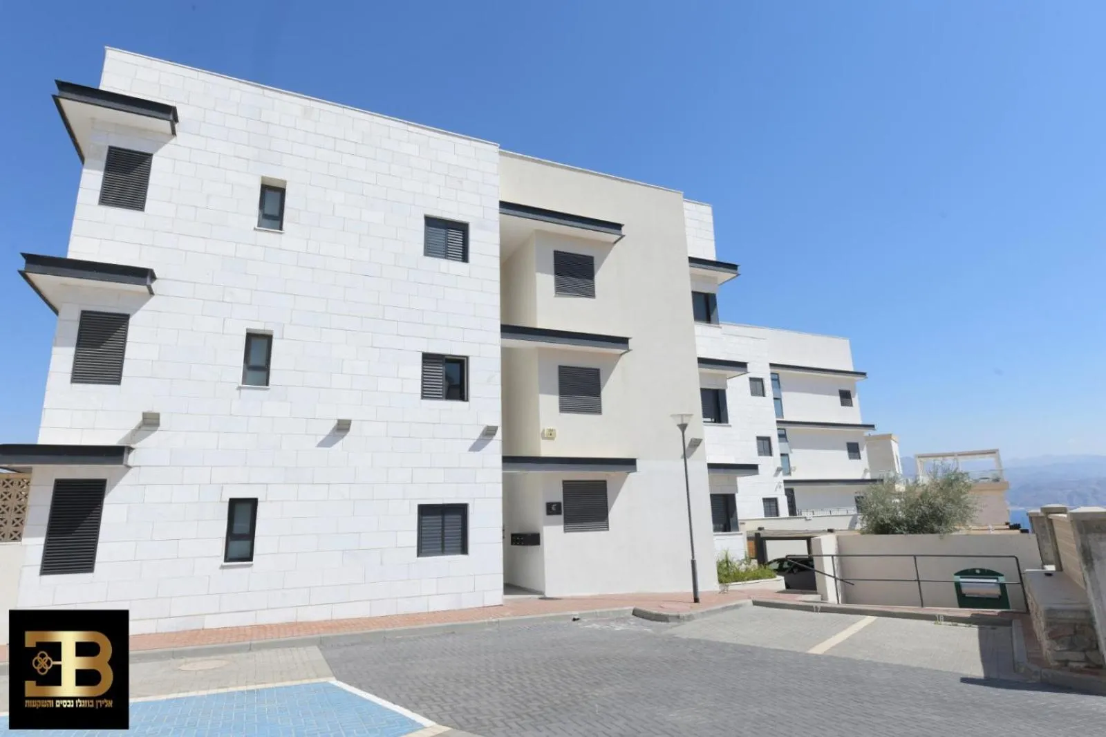 Property building in Sea view penthouse Private rooftop jacuzzi