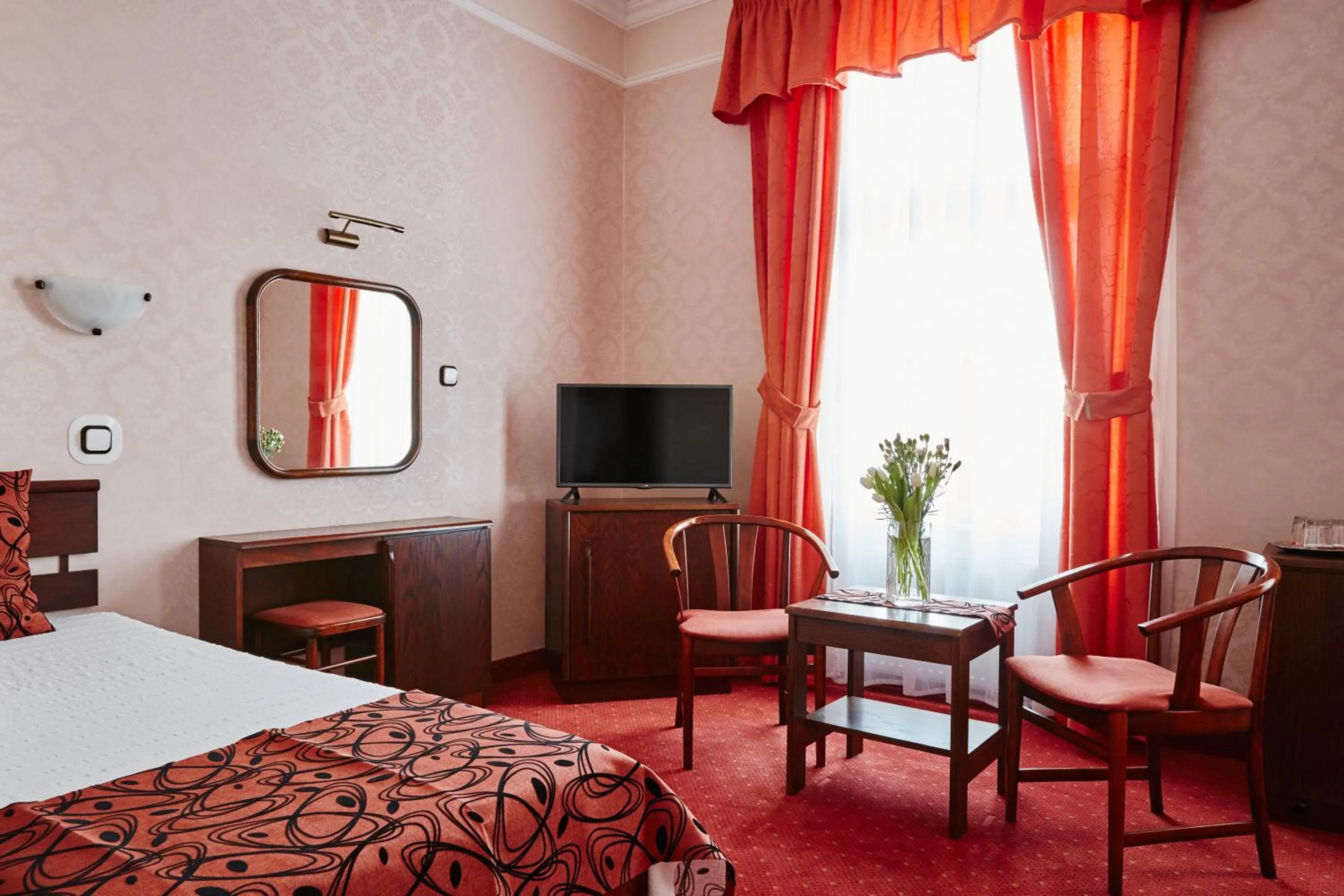 Photo of the whole room, Bed in Hotel Astoria