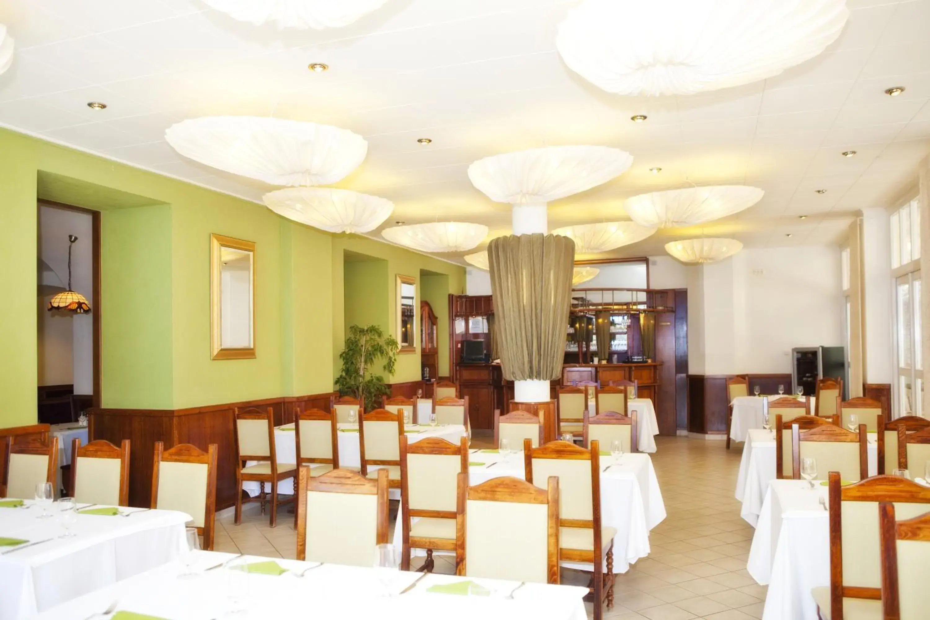 Restaurant/places to eat in Hotel Astoria Restaurant/places to eat in Hotel Astoria