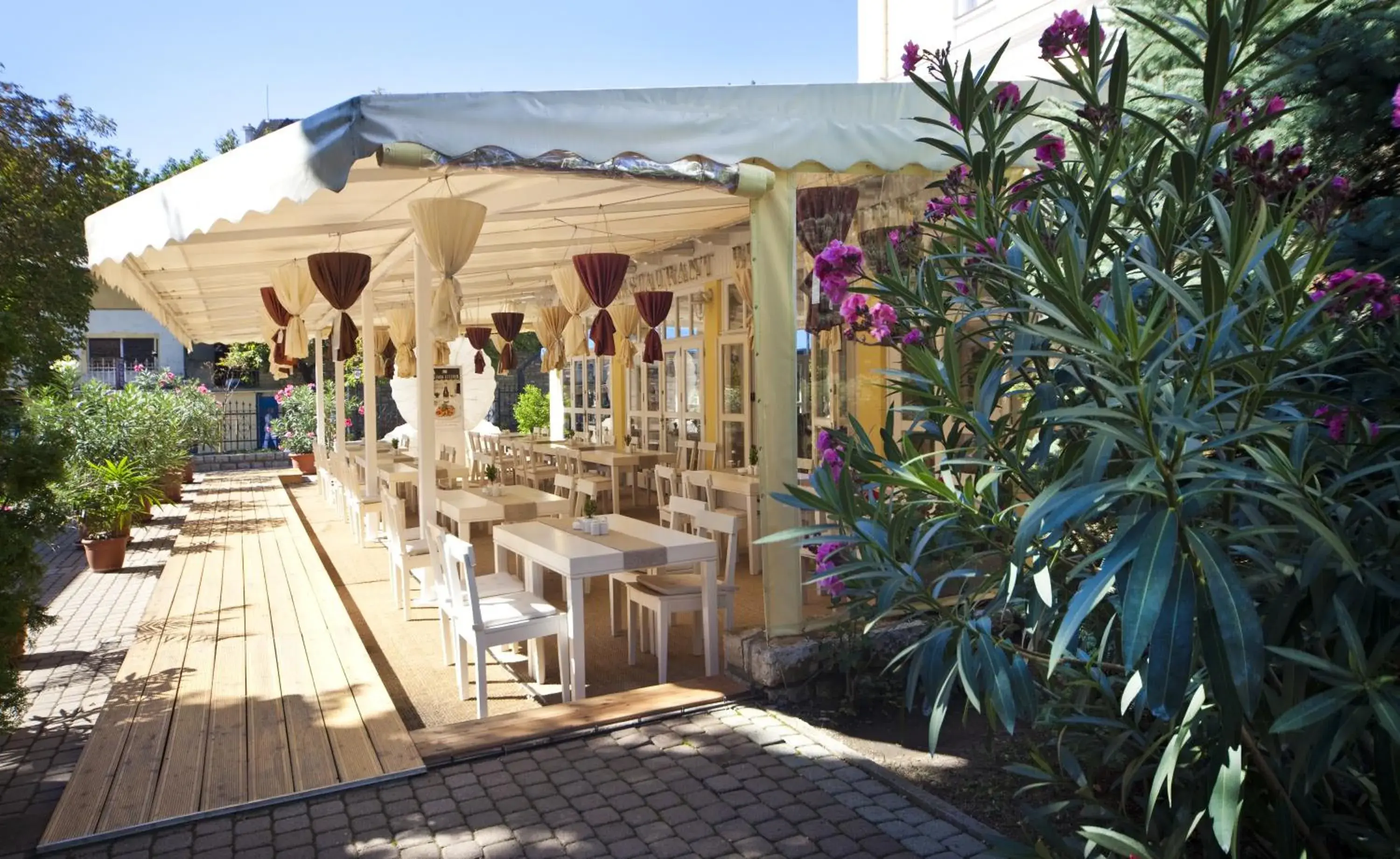 Restaurant/places to eat in Hotel Astoria Restaurant/places to eat in Hotel Astoria