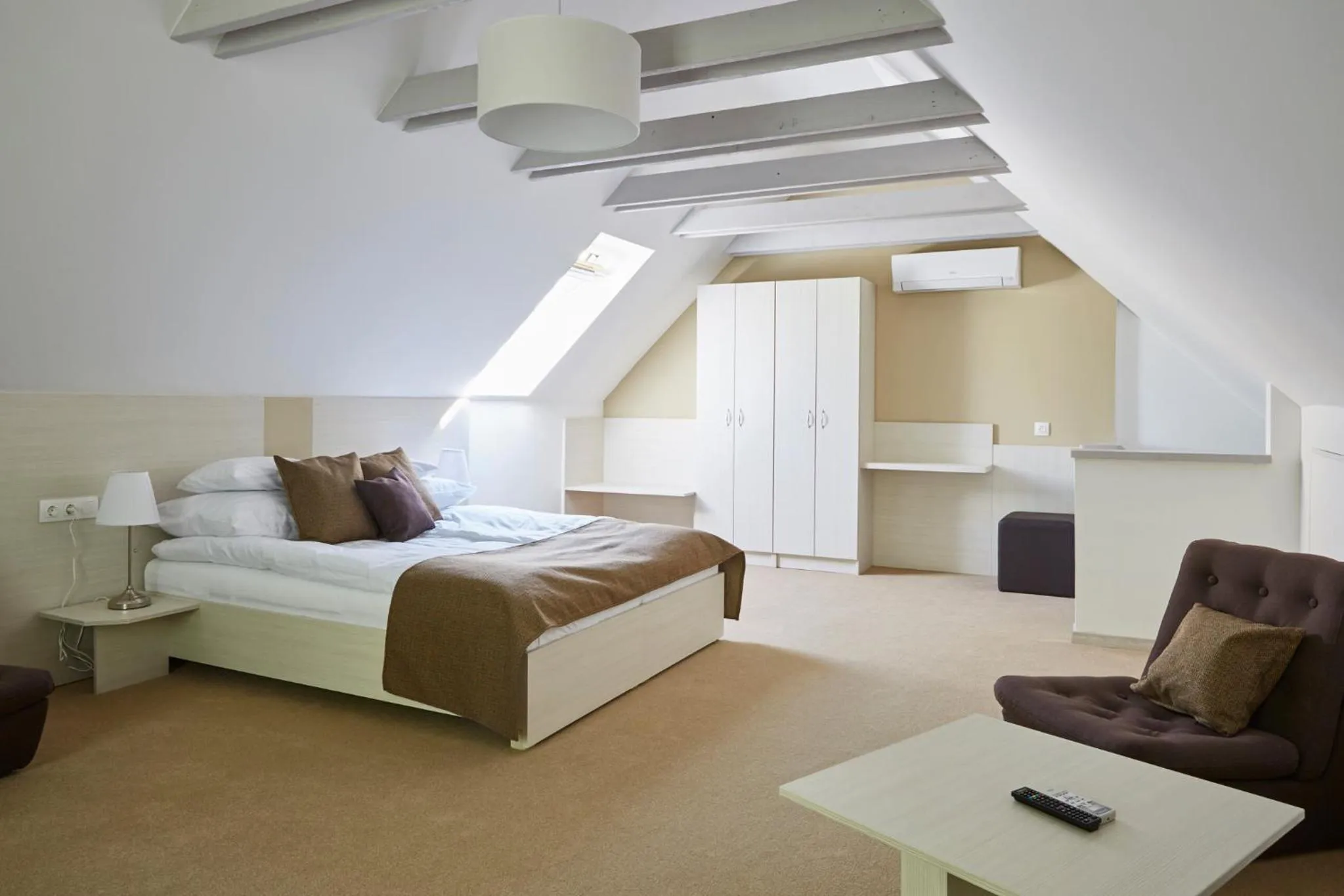 Bed in Hotel Astoria