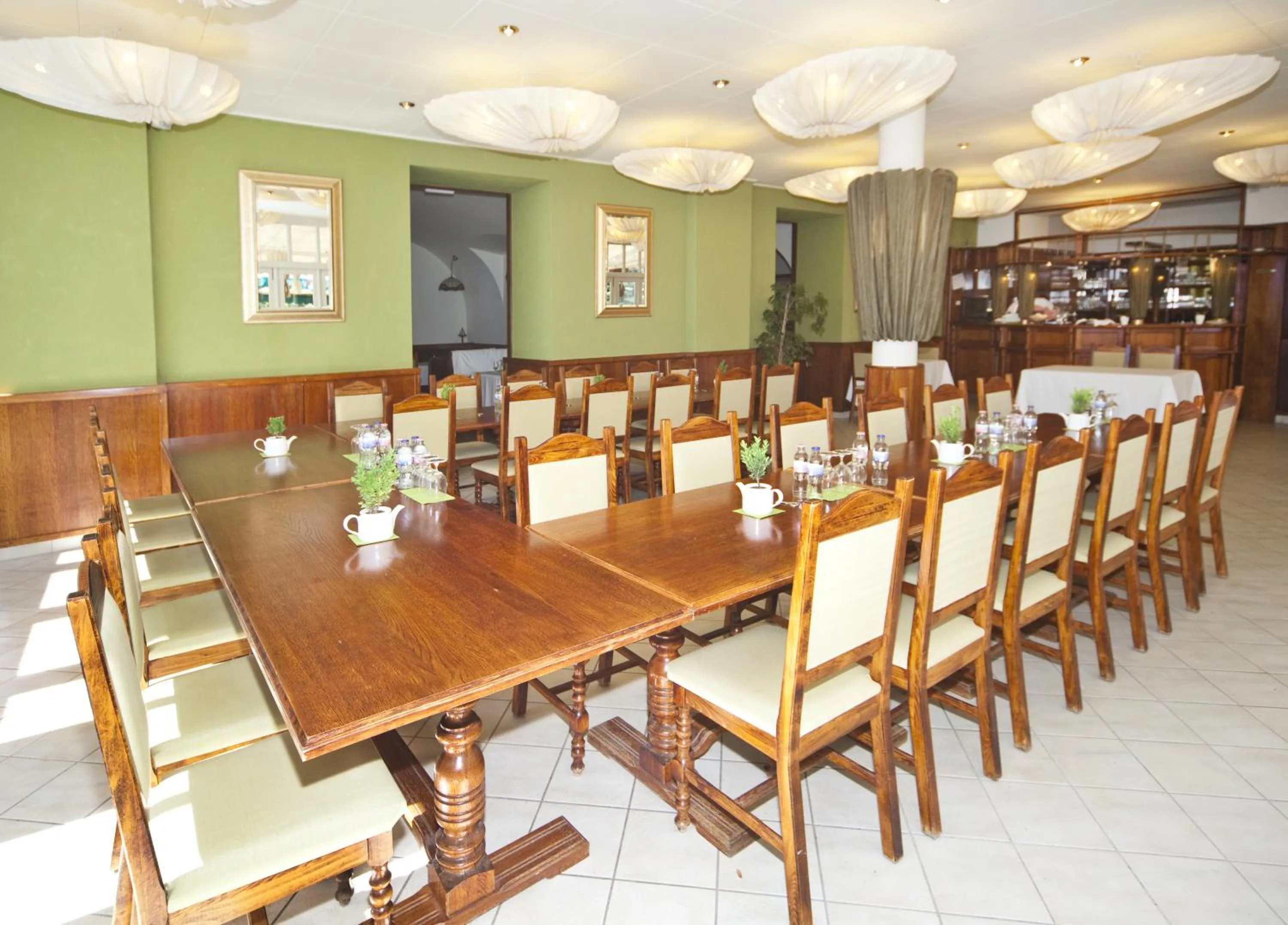 Business facilities in Hotel Astoria
