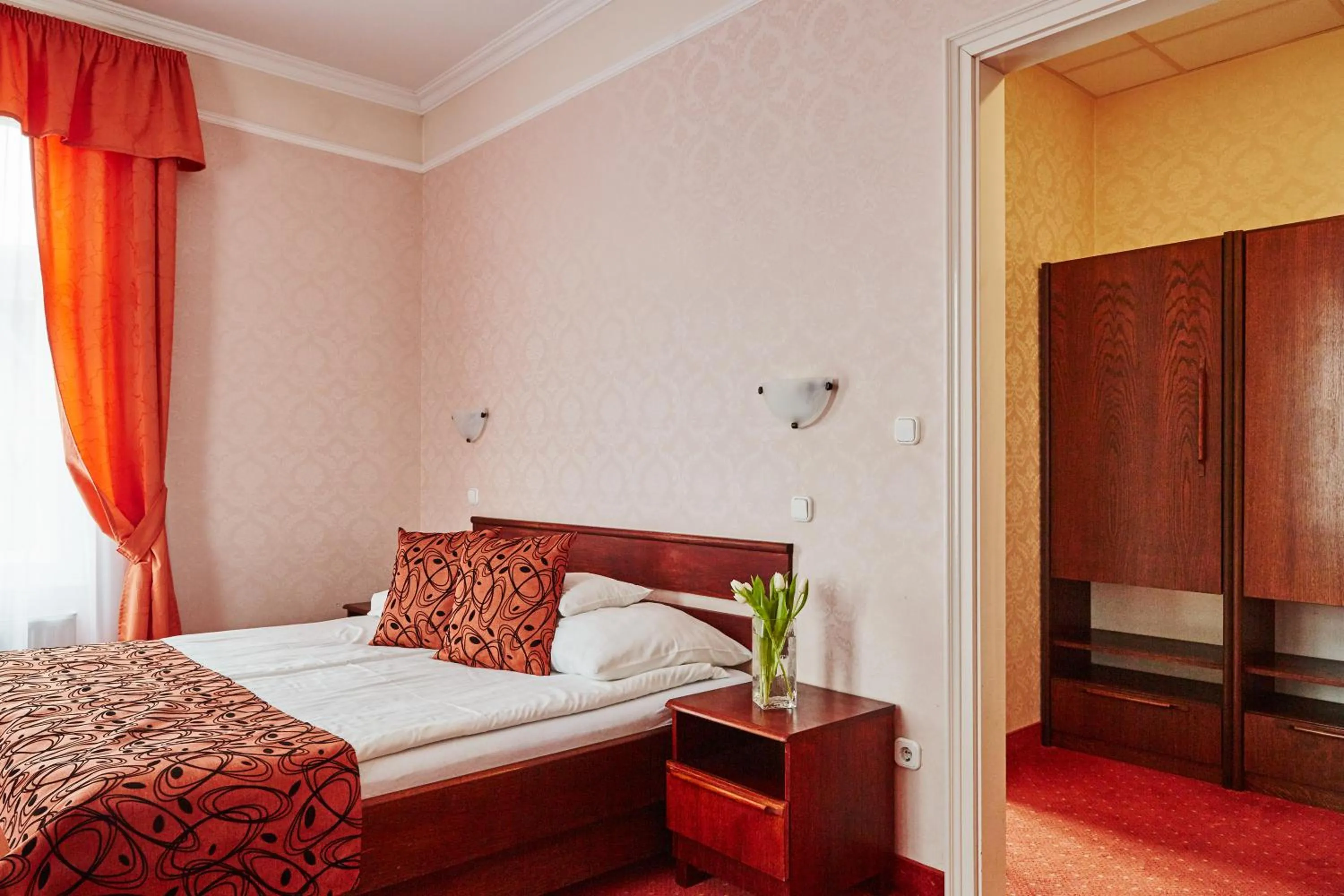 Photo of the whole room, Bed in Hotel Astoria