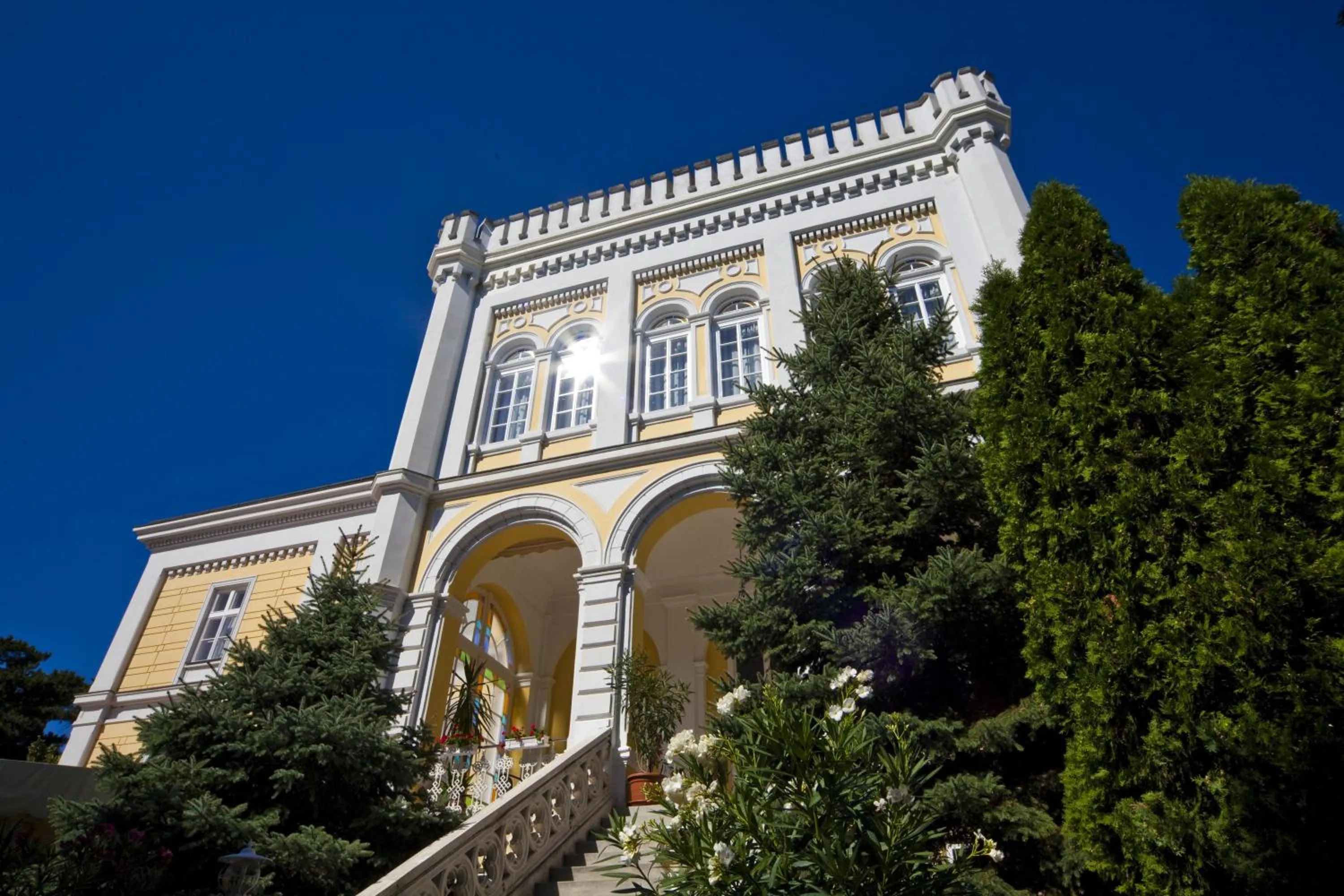 Facade/entrance in Hotel Astoria