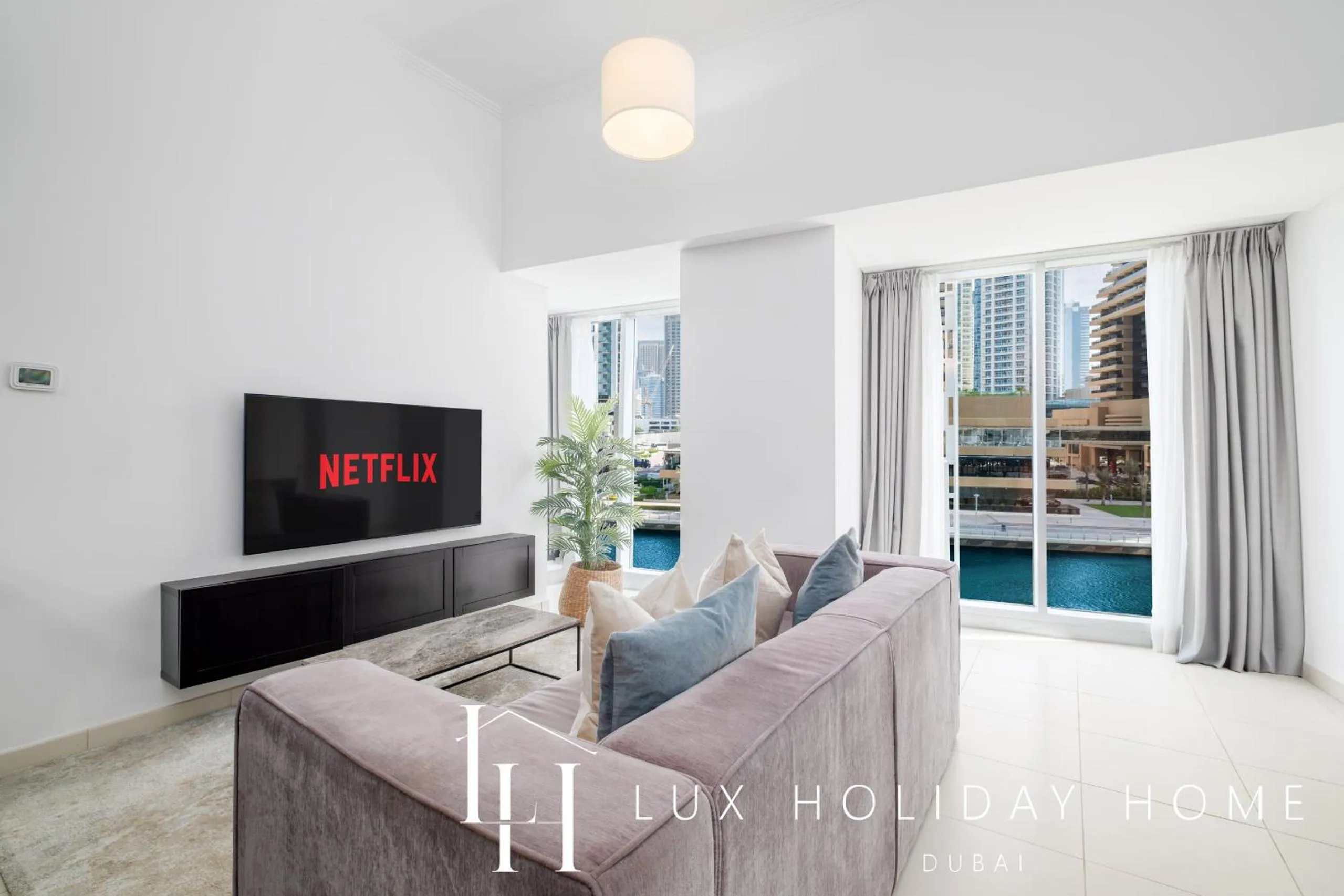 Living room in LUX The Cayan Superior Suite in The Dubai Marina