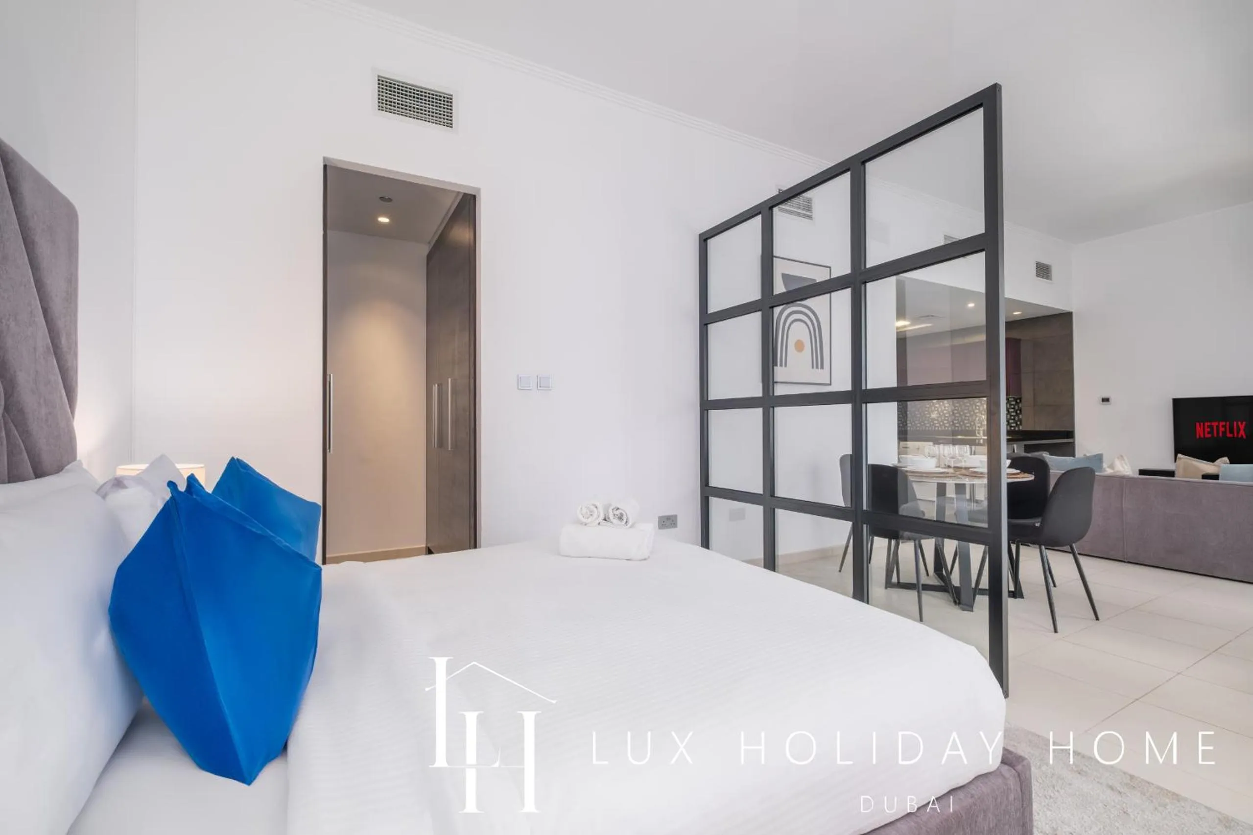 Bedroom in LUX The Cayan Superior Suite in The Dubai Marina