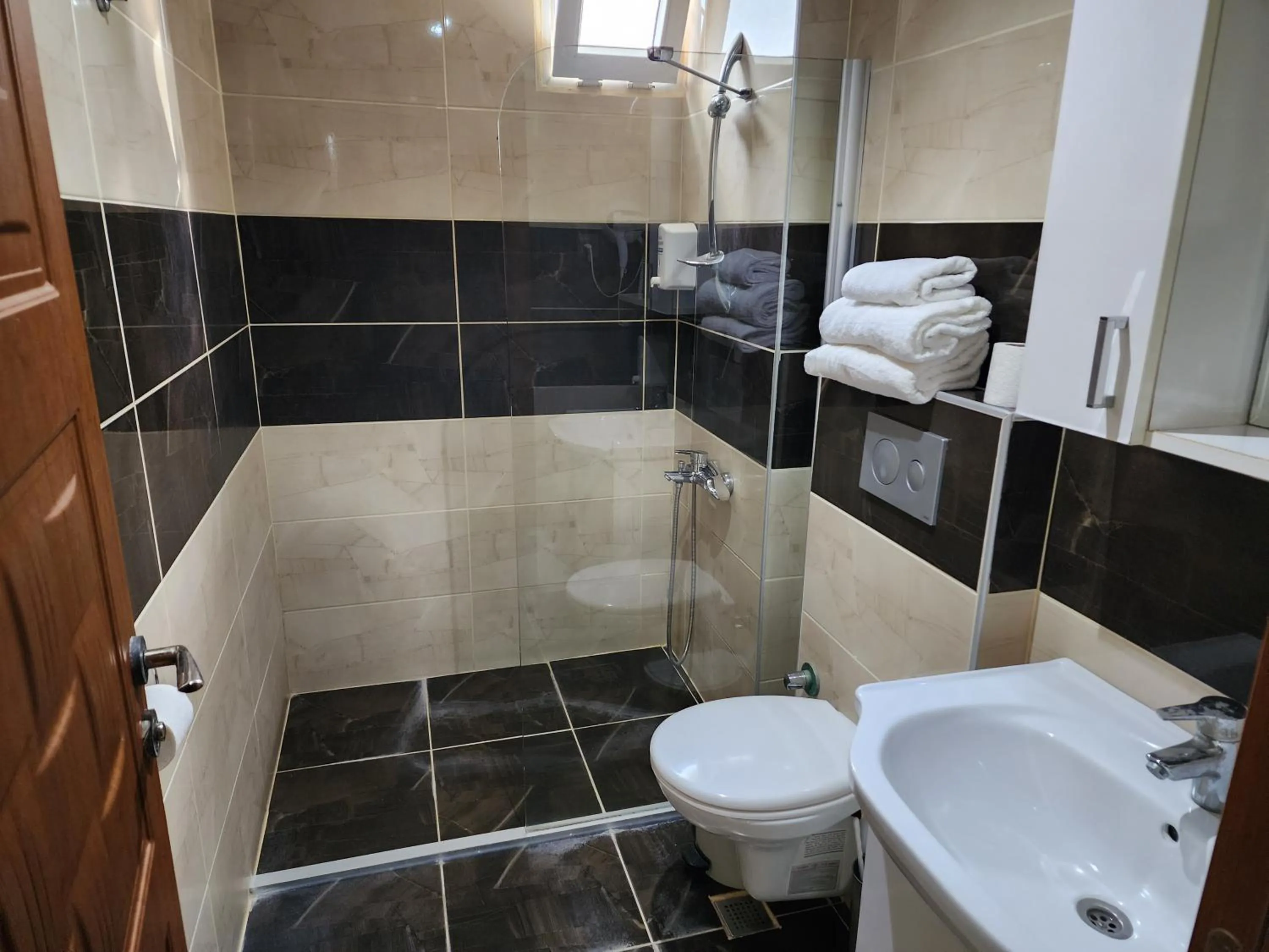 Shower in ANTALYA Konyaaltı Gündüz Otel