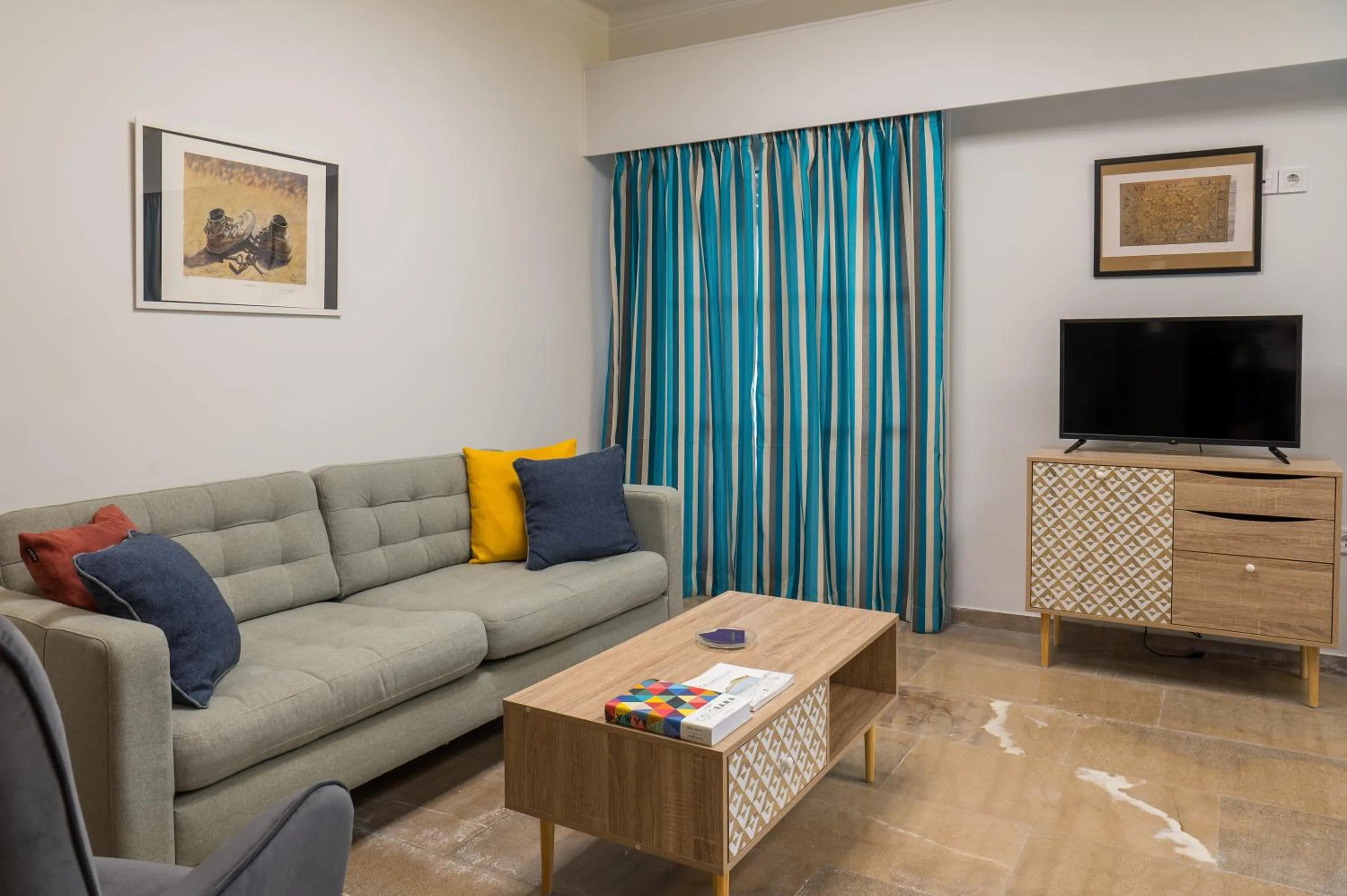 TV and multimedia in CHROMA Lodge Rafina